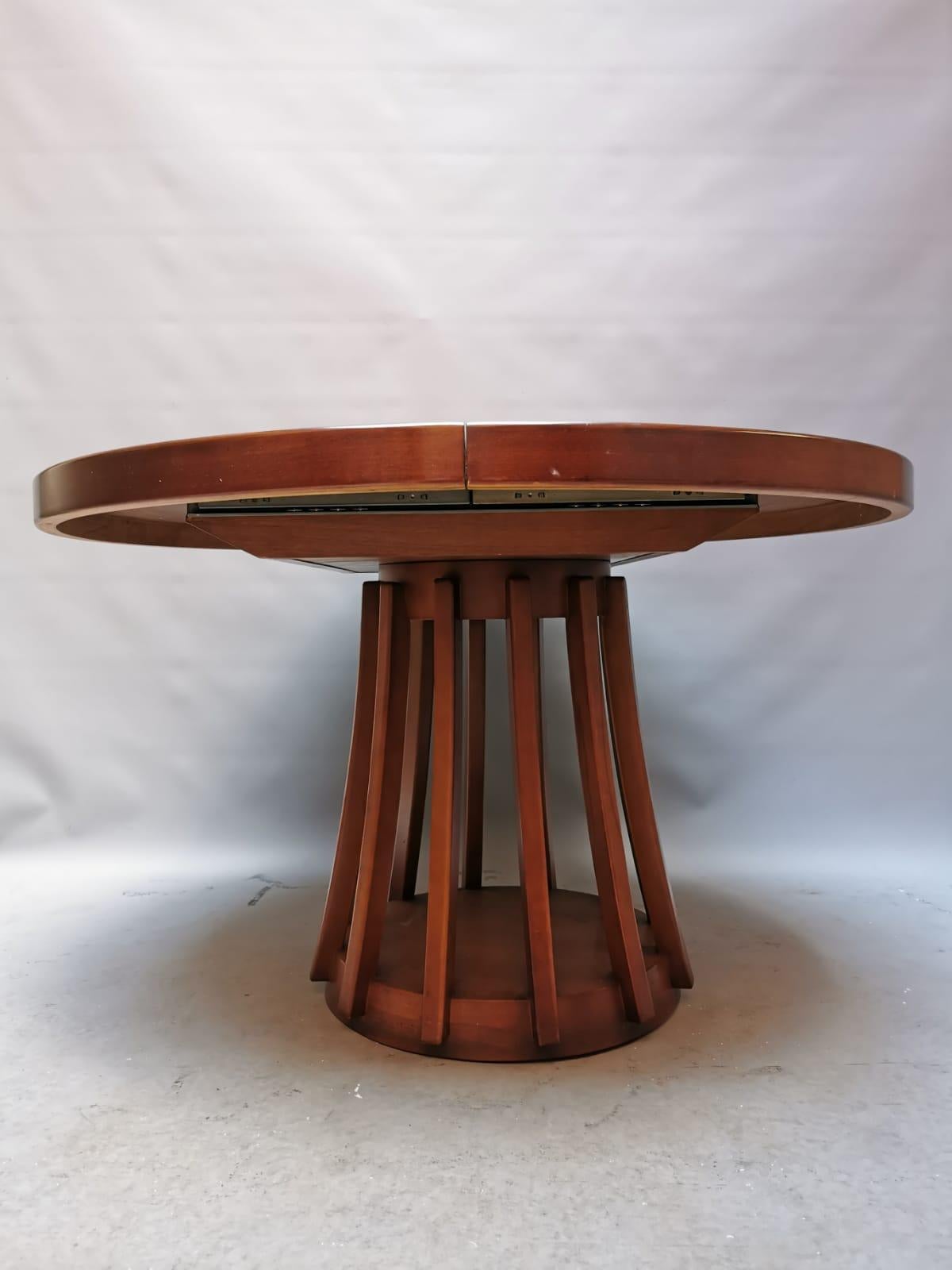 This table is an incredible example of Italian historical design, made by great expertise. This item is in great condition, no restoration have been made.