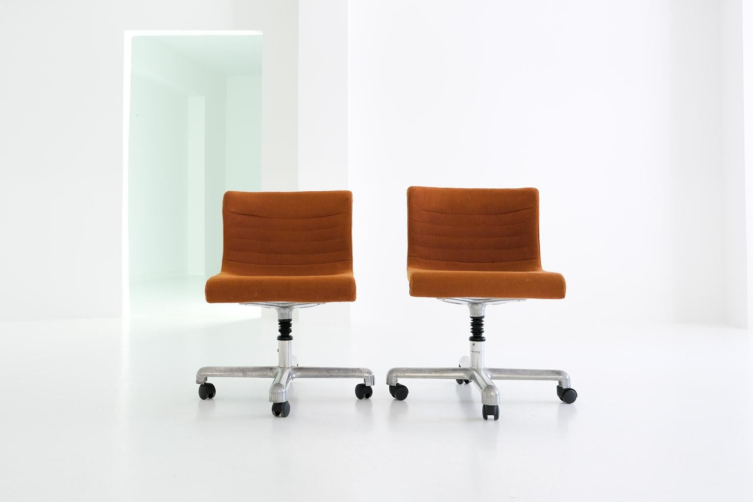Mid-Century Modern Chaises de bureau pivotantes Progress de Hans von Klier & Ettore Sottsass pour Poltronova en vente