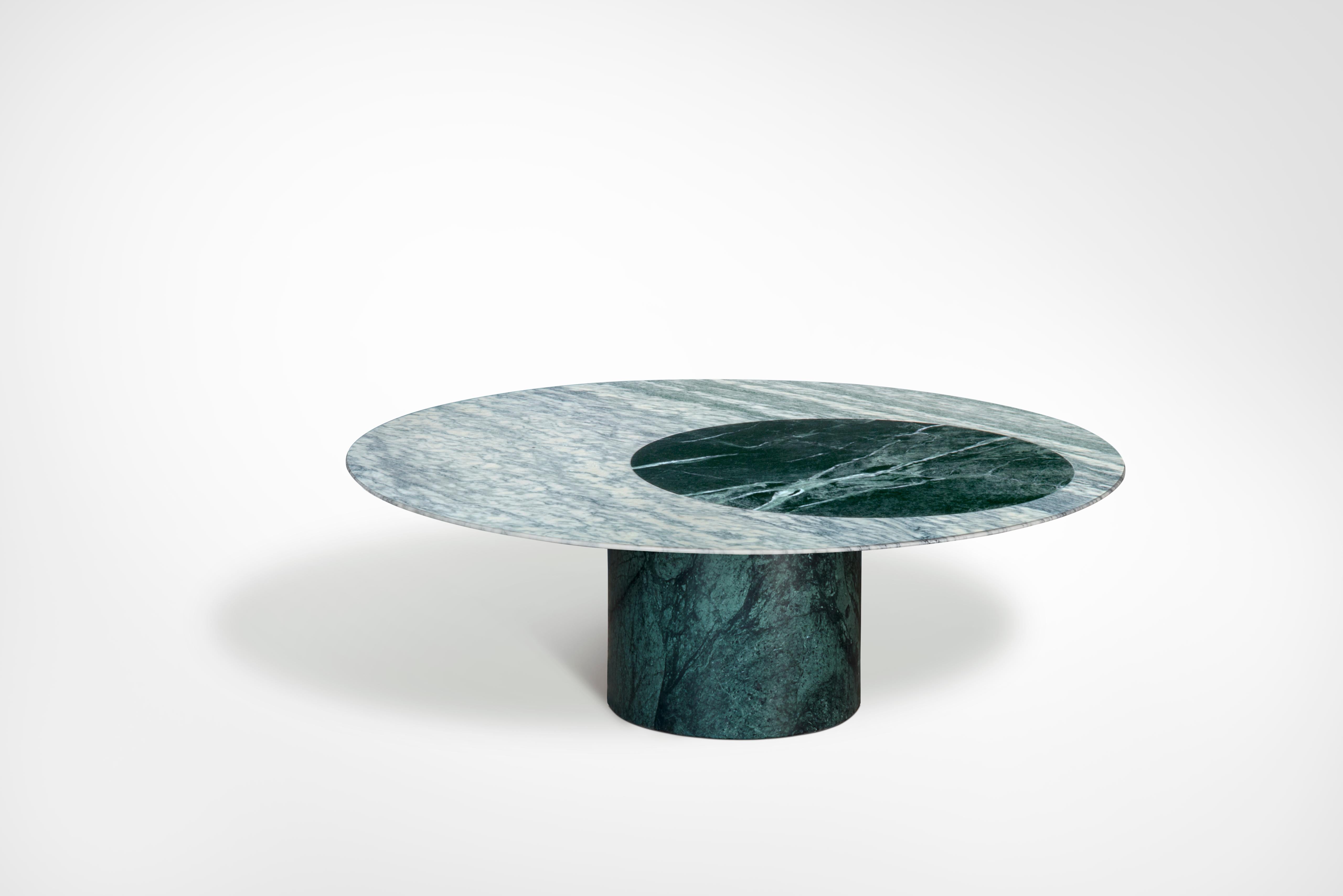 A series of coffee and dining table designed by Elisa Ossino for Salvatori, the ‘Proiezioni’ takes its name from the Italian word for “projections’ and refers to the effect of light on stone. The patterns created by inlaying different shades of