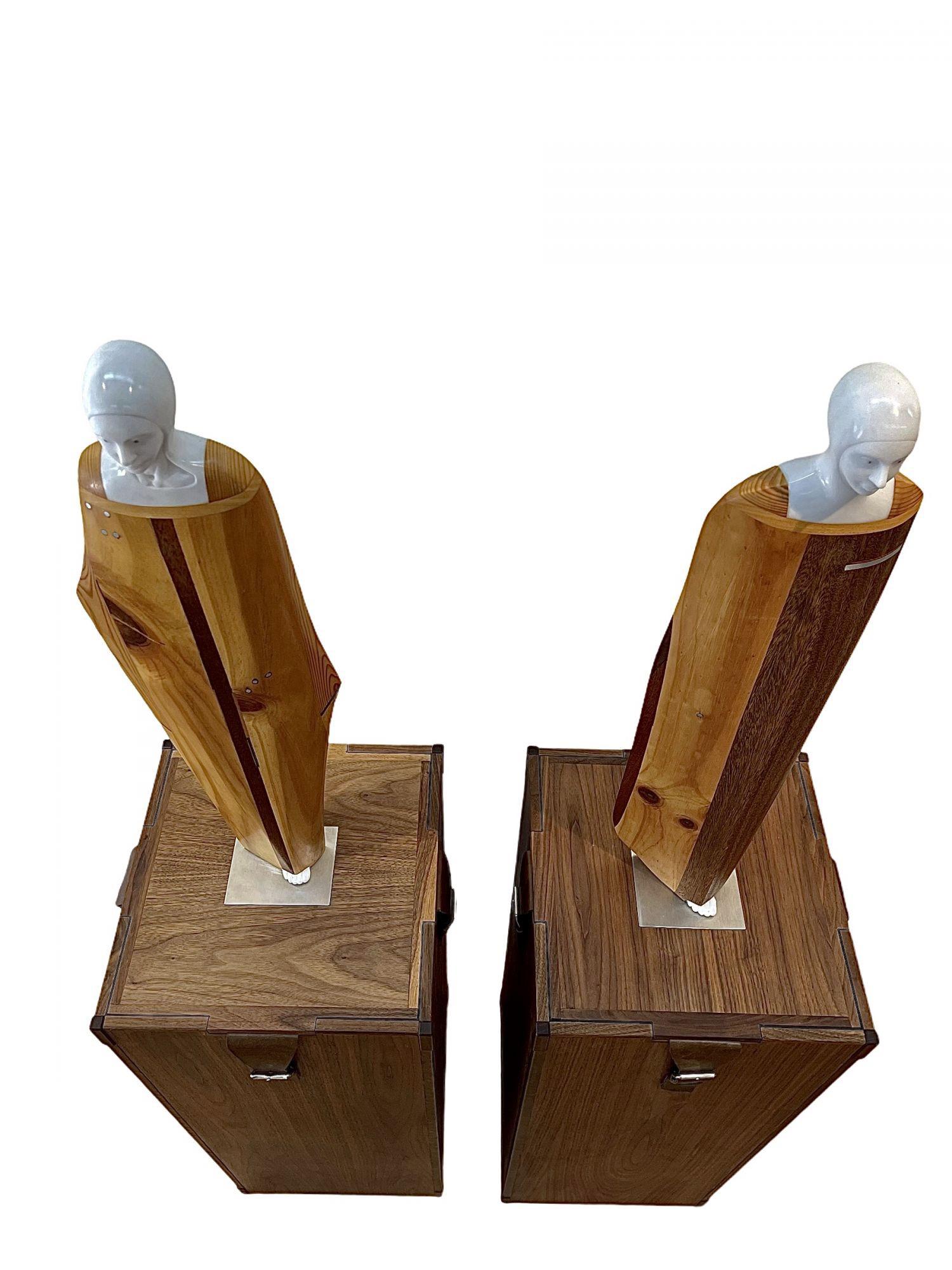 Una coppia di sculture contemporanee in legno esotico e marmo di Oriano Galloni. Fanno parte del Progetto 