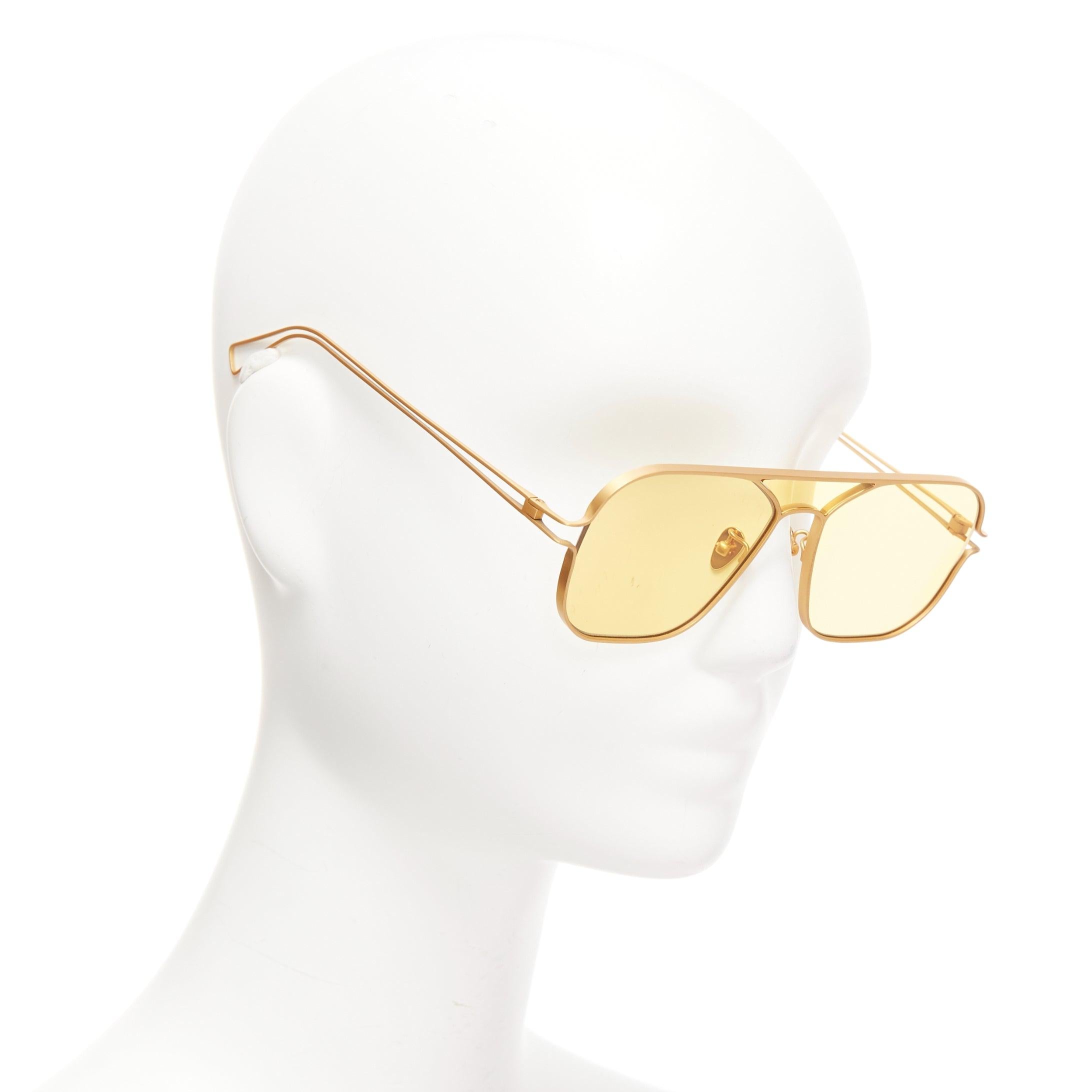 Beige PROJEKT PRODUKT Regina Pyo RP-09 Lunettes de soleil aviateur carrées or mat jaune en vente