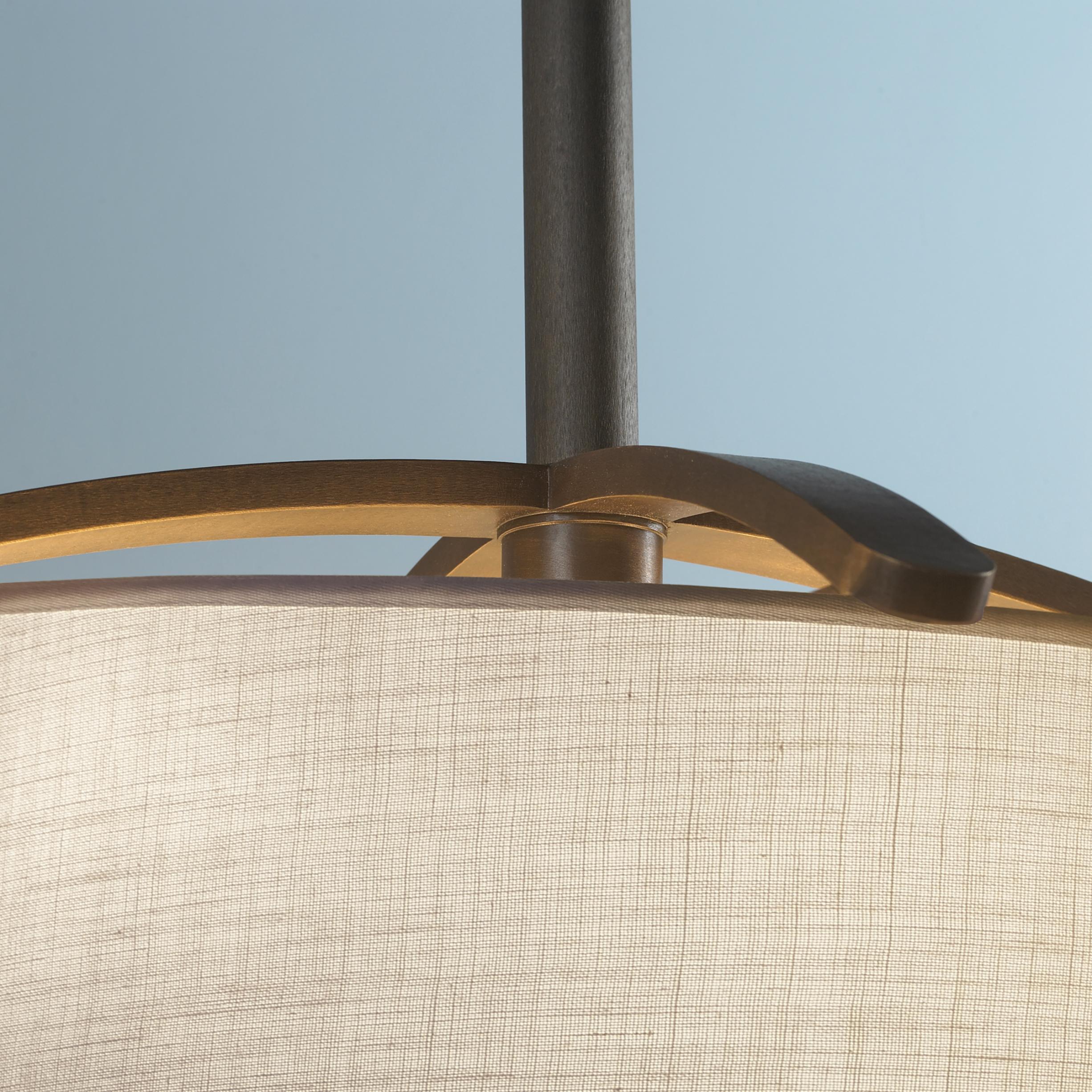 Pia hanging lamp has a structure in hammered bronze: a sculpture on which the hand-embroidered lampshade in linen, ecru silk rests gently. Available with cotton or linen lampshade; LED lighting with ICOSAEDRO technology and touch switch.
   