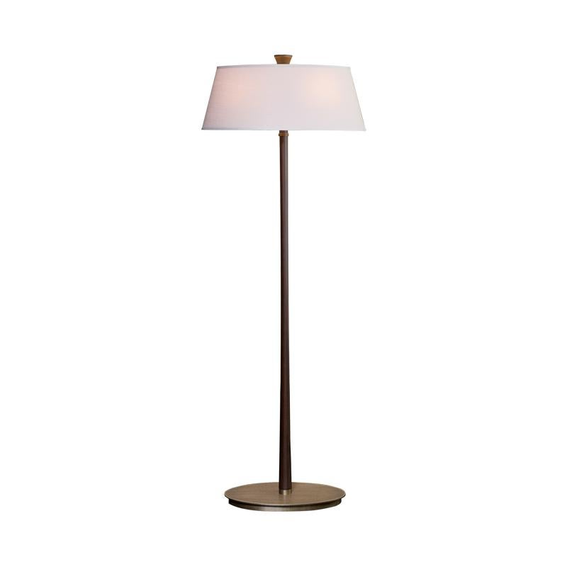 Promemoria Rita floor lamp has a sophisticated shape with fine finishes. It has a custom oval base making it unique, and perfect to fit in any environment. In addition to dimmer lighting, Rita has a mahogany structure with a hammered bronze