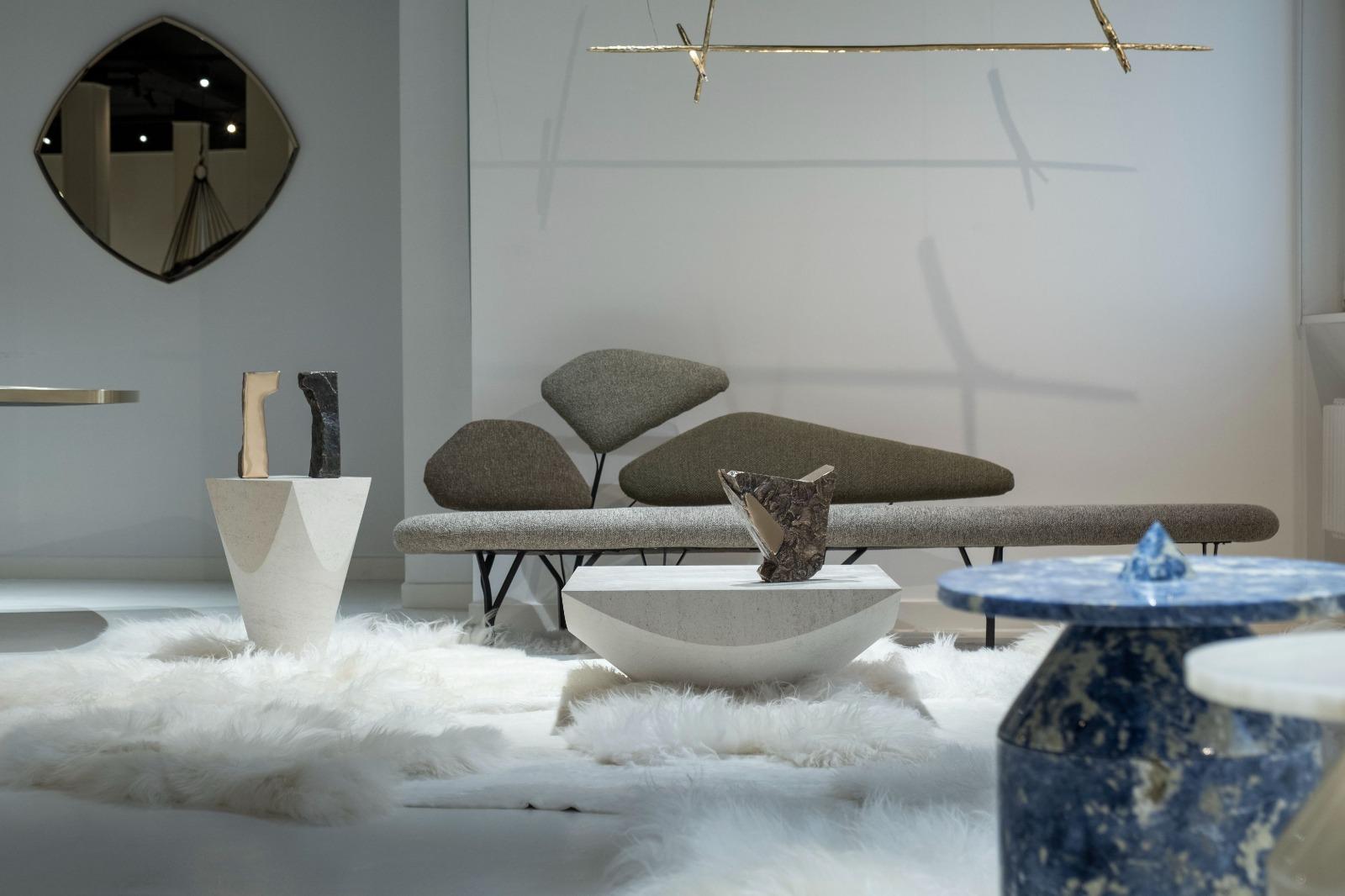 Ciondolo lineare in ottone contemporaneo dal design scultoreo Branch di Morghen Studio in vendita 5