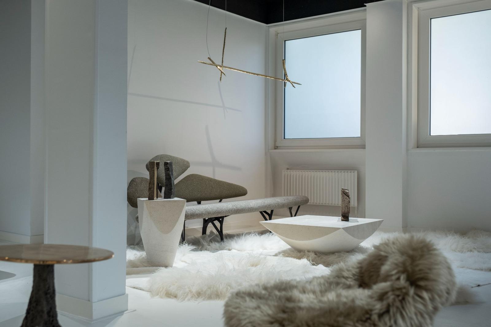Ciondolo lineare in ottone contemporaneo dal design scultoreo Branch di Morghen Studio in vendita 7