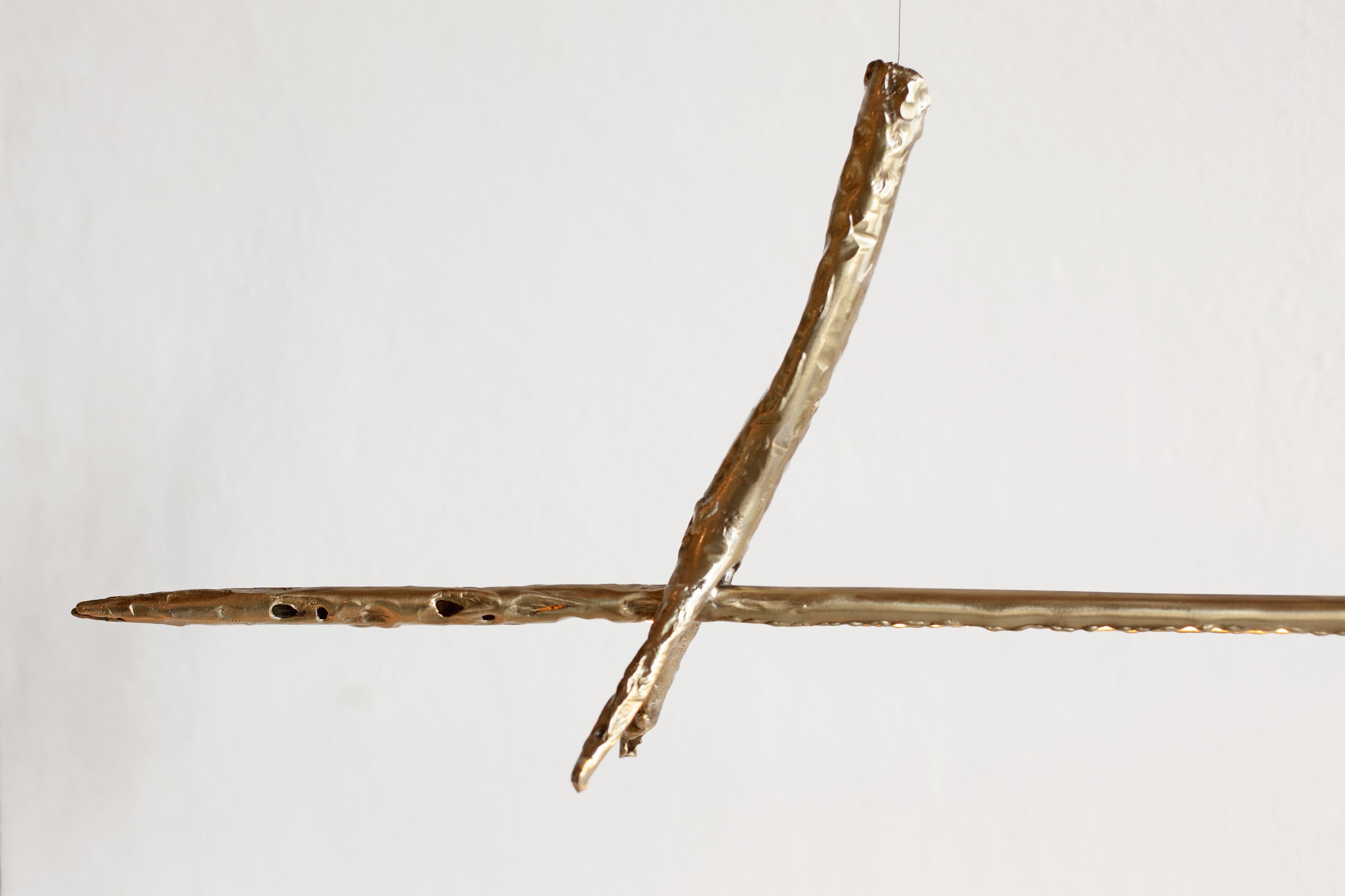 Postmoderno Ciondolo lineare in ottone contemporaneo dal design scultoreo Branch di Morghen Studio in vendita