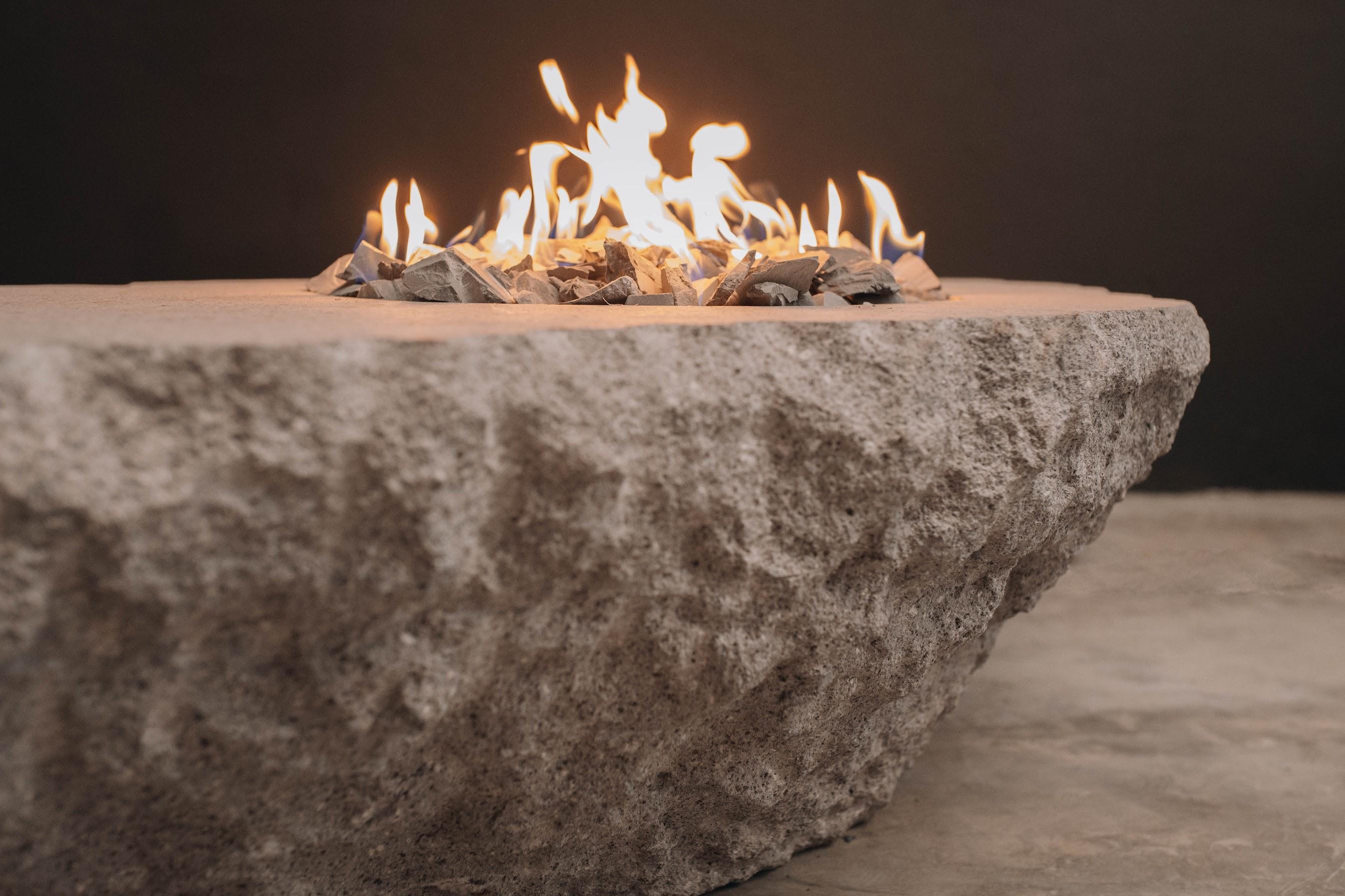 Postmoderne Table de cheminée Prometheo Uno d'André Monnier en vente