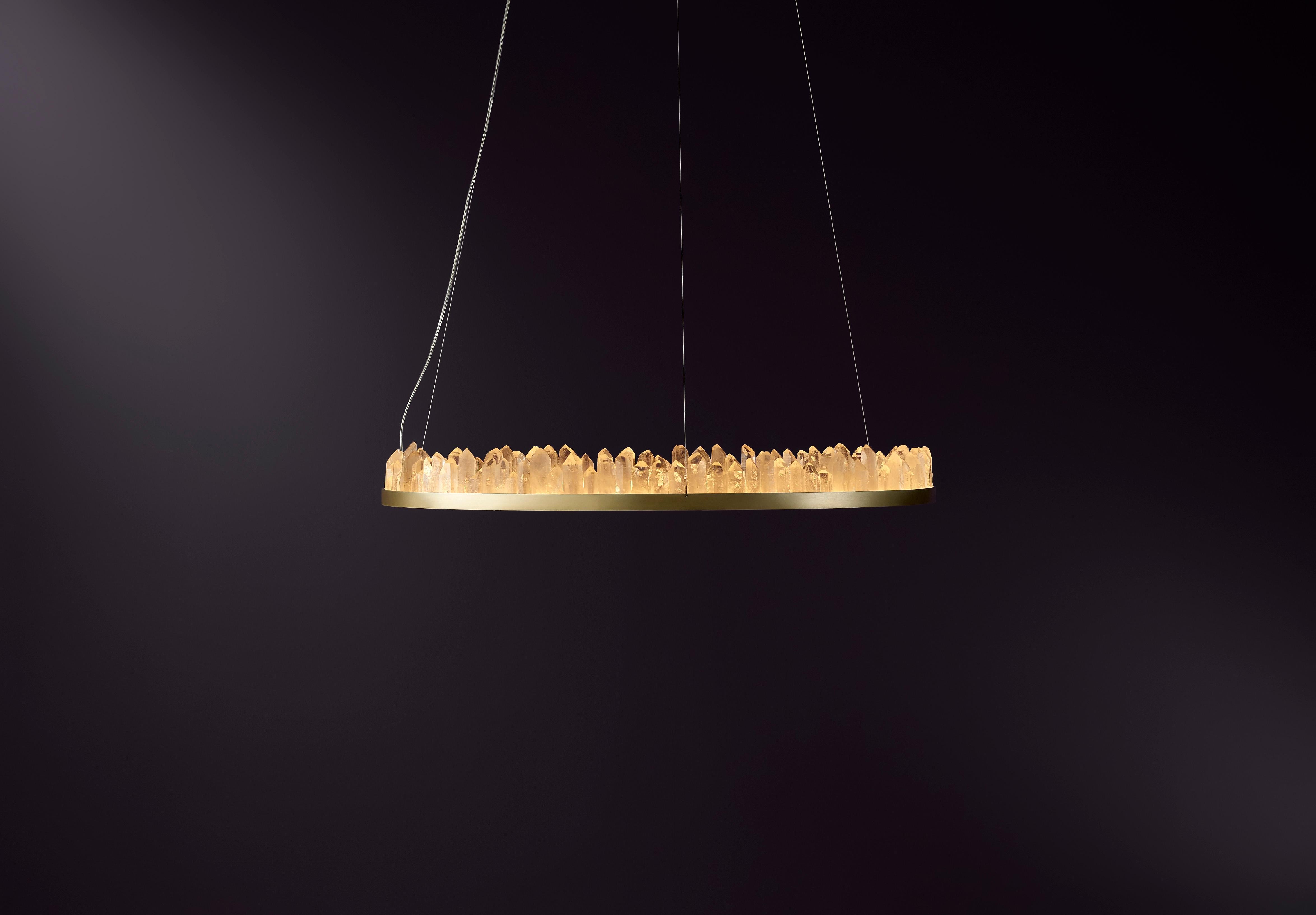 Postmoderno Lampada a sospensione in cristallo di quarzo naturale ad anello circolare Upward di Christopher Boots in vendita