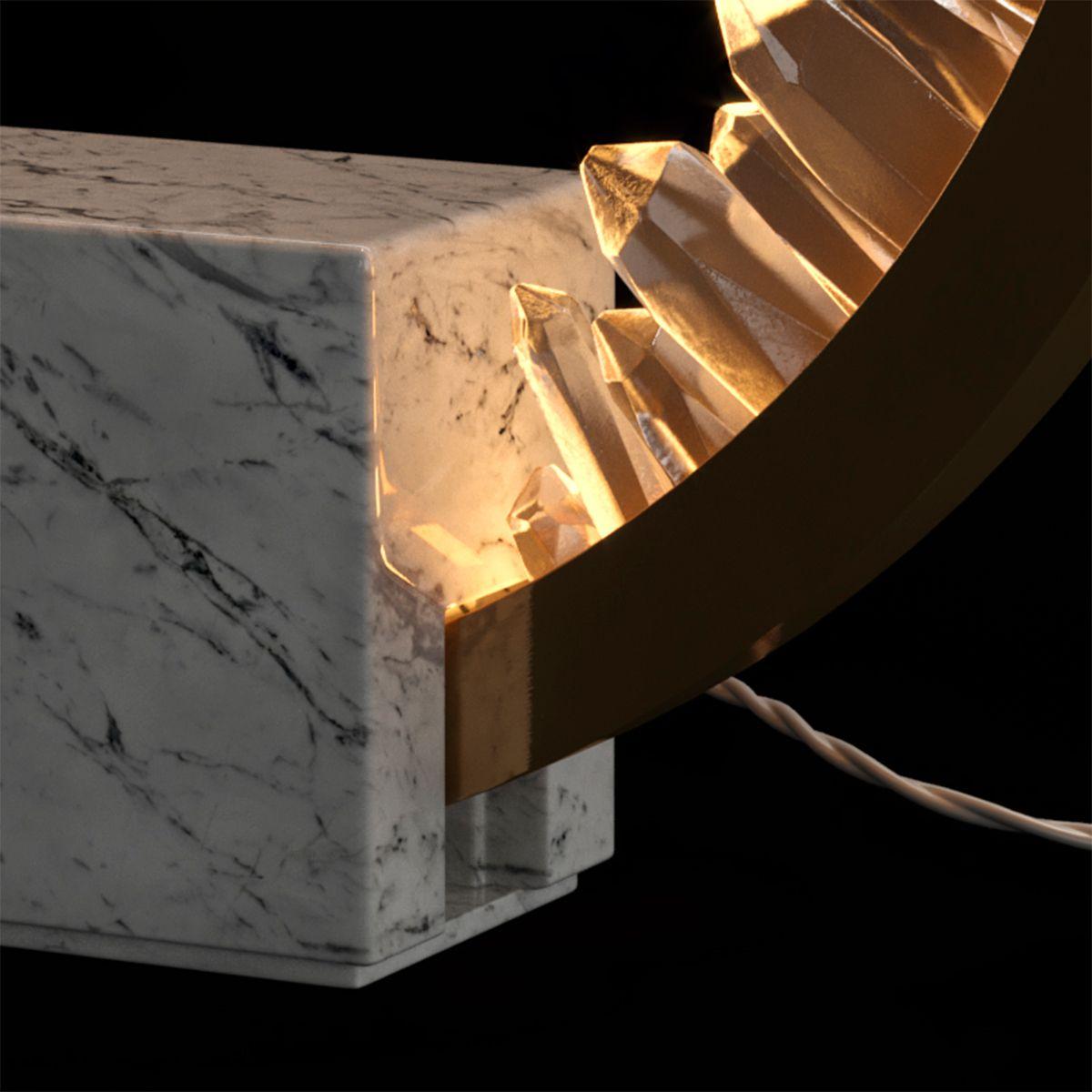 Australiano Lampada da tavolo in ottone Circle Natural Uncut Crystal Marble di Christopher Boots in vendita