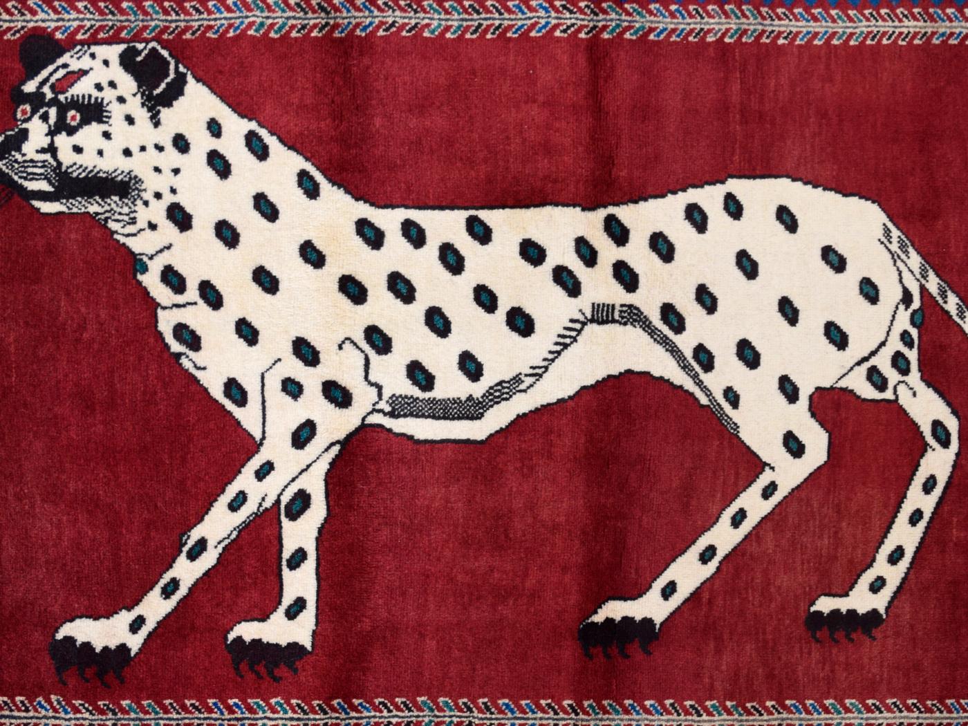 Wolle, Handgeknüpft Persisch Qashqai Leopard Teppich, Rot, Brown, Creme, 4' x 6' im Zustand „Hervorragend“ im Angebot in New York, NY