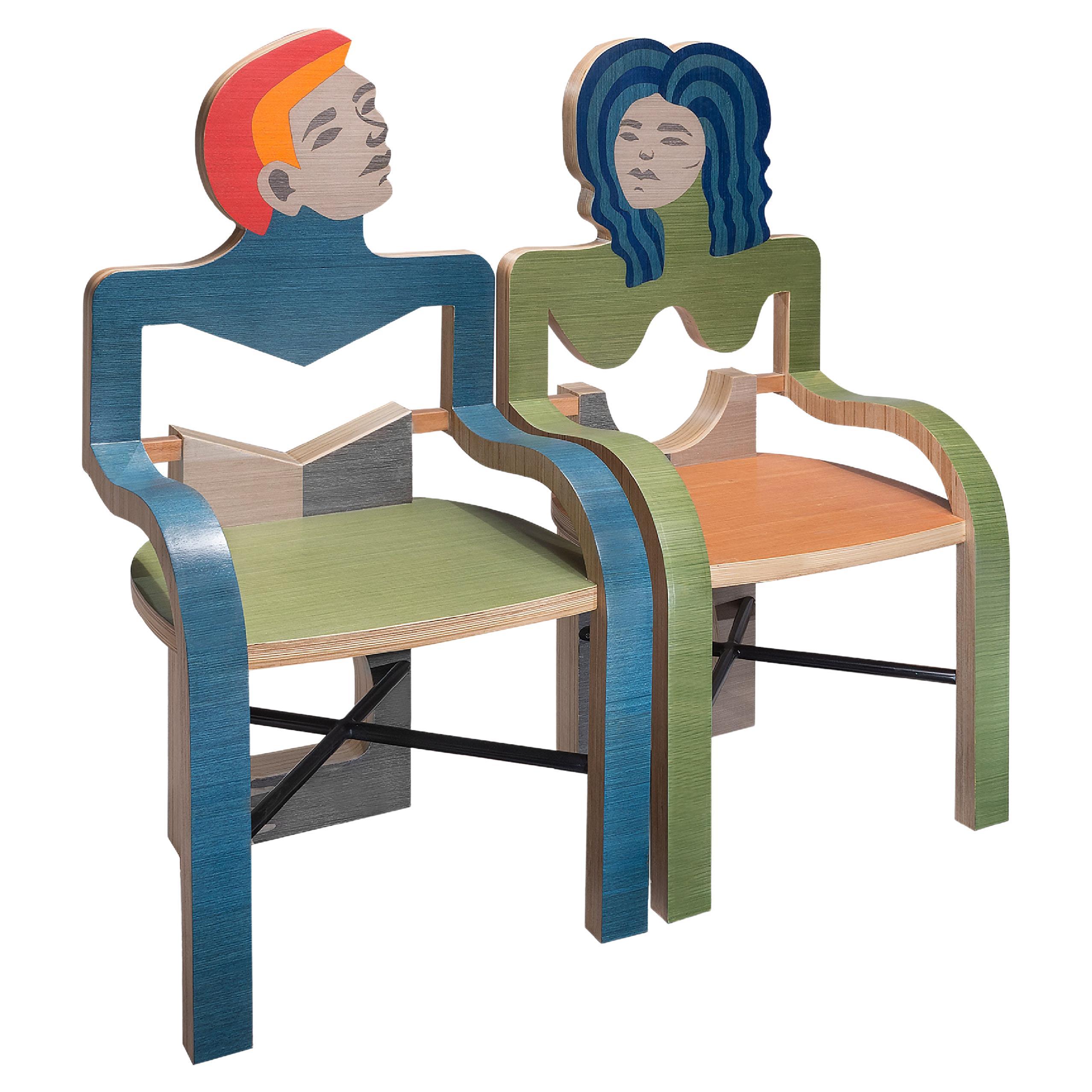 Versprechen – Holz- und mehrfarbige Furnierstühle, Paar im Angebot