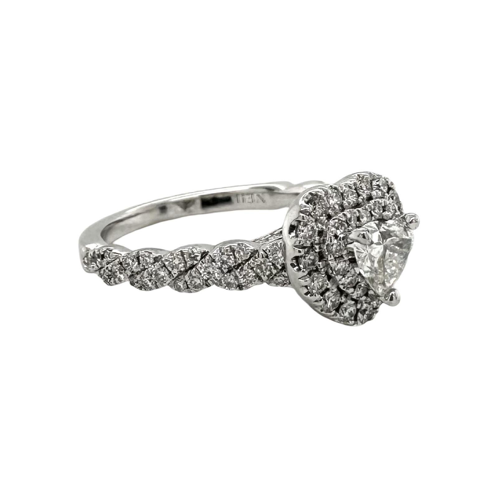 Stile: Anello di fidanzamento con diamante a forma di cuore Promise
Pietre: 1 Diamante a forma di cuore = circa 0,8 carati
Diamanti rotondi = circa 0,97 carati
Diamante a forma di cuore Colore / Chiarezza: G-H / VS2 (dato che l'anello è montato,