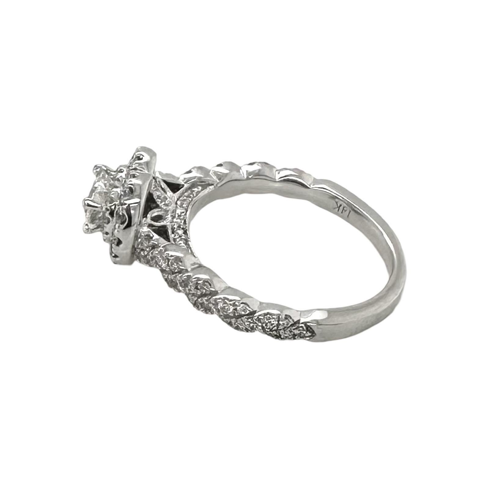 Cuore Anello Promessa con diamante a forma di cuore e aureola in oro bianco 14 carati in vendita