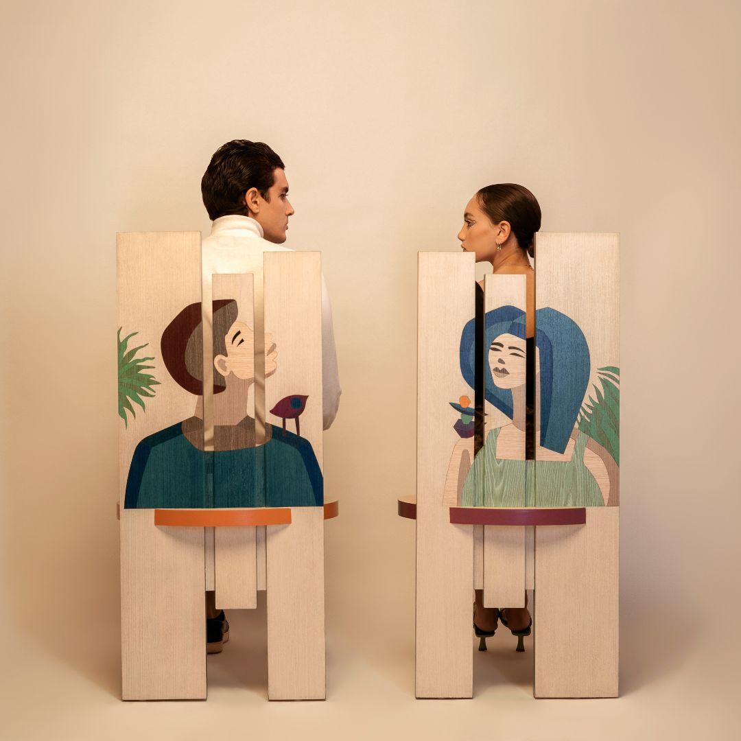 Promesse -  Chaises en bois et placage multicolore en vente 1