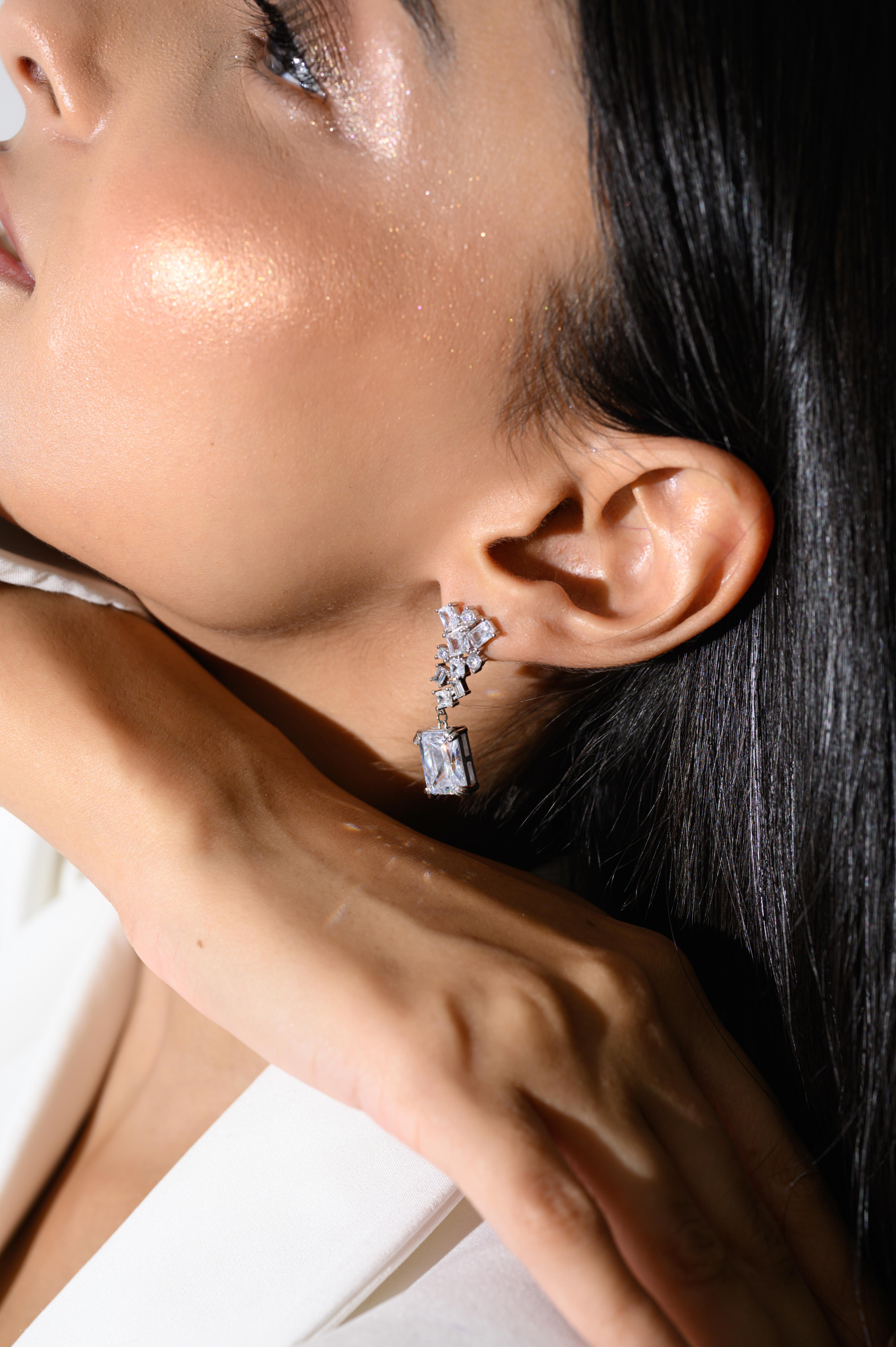 Prong Mixed Cut Cubic Zirconia Drop Earrings for Wedding Gift in Silver Jewelry In New Condition For Sale In New York, NY