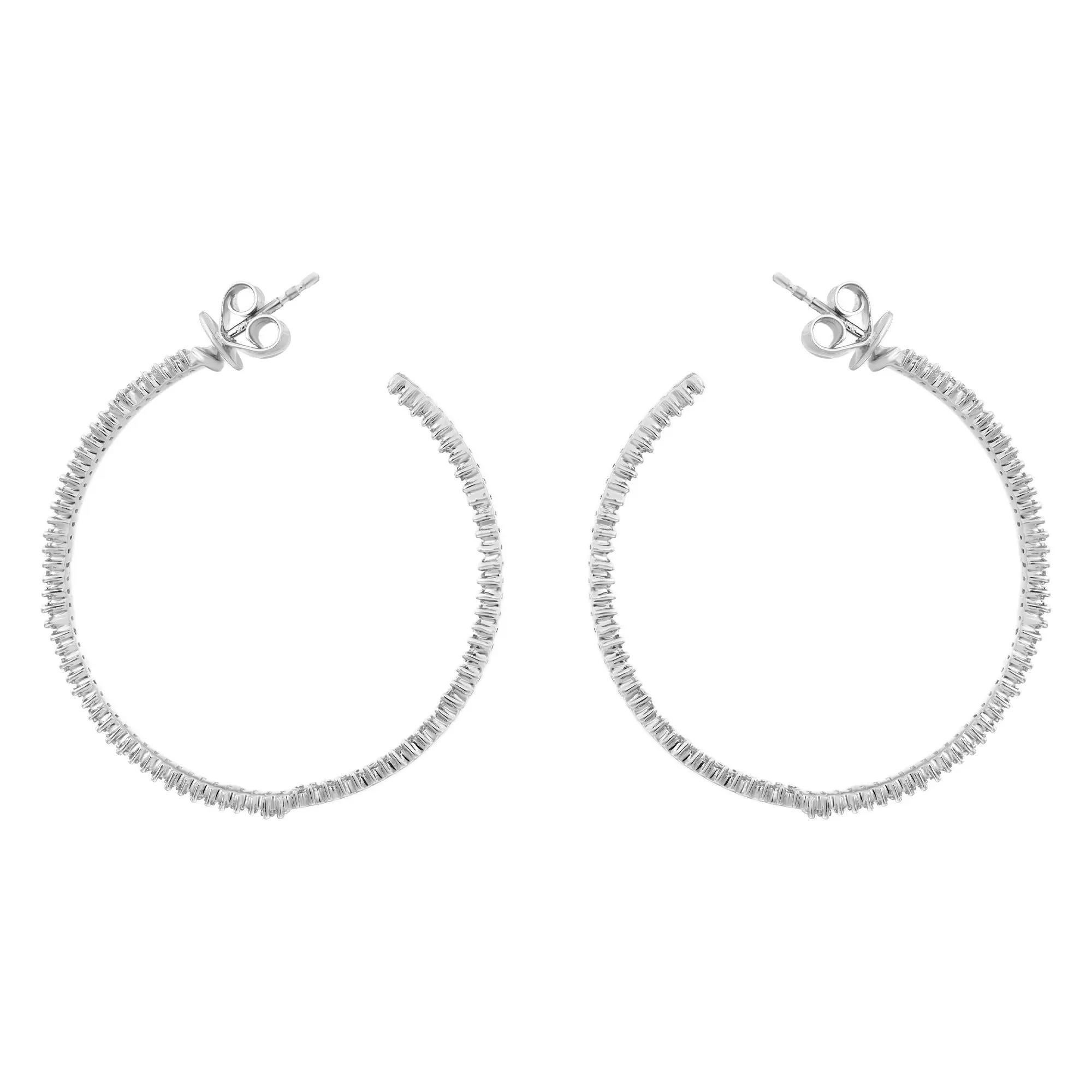 Baguetteschliff-Diamant-Reifenohrringe 18K Weißgold 2,81Cttw (Moderne) im Angebot