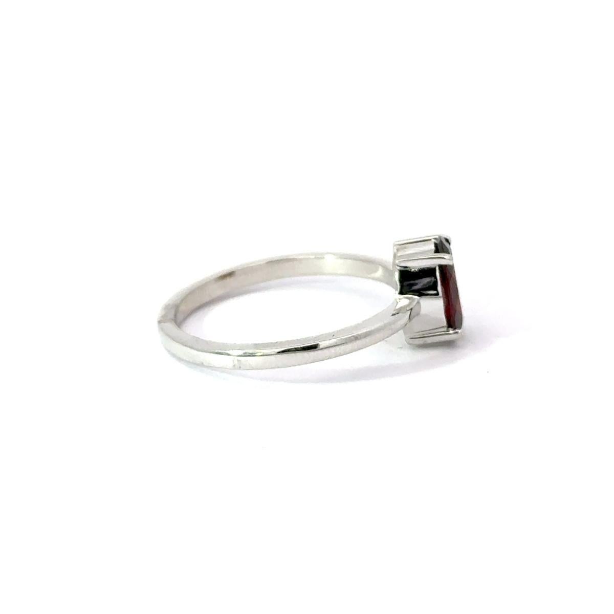 Im Angebot: Tiefroter Granat-Ring mit Single Stone aus 925er Sterling Silber in Zackenform () 4
