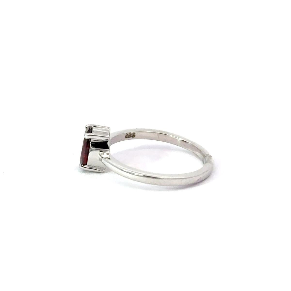 Im Angebot: Tiefroter Granat-Ring mit Single Stone aus 925er Sterling Silber in Zackenform () 8
