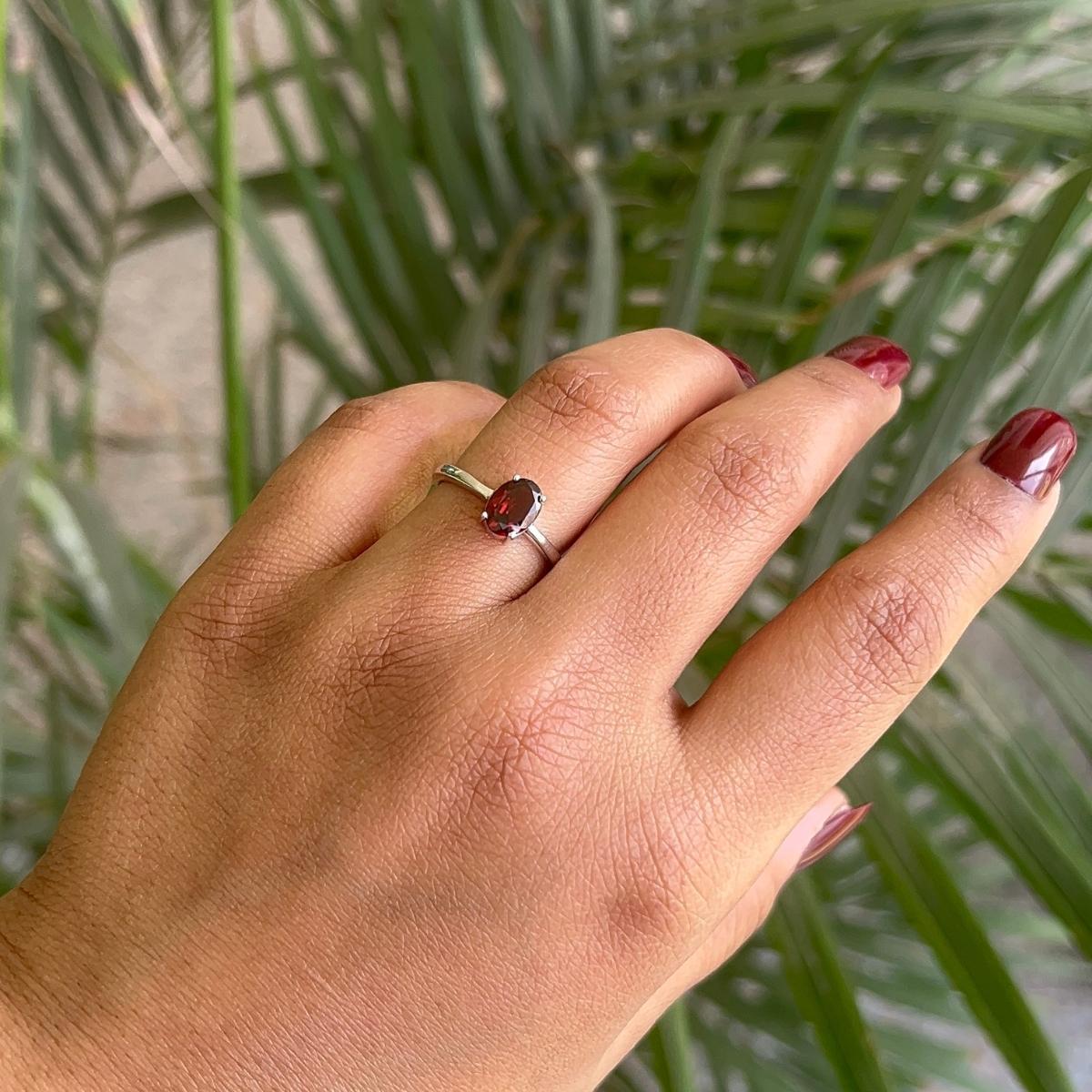Im Angebot: Tiefroter Granat-Ring mit Single Stone aus 925er Sterling Silber in Zackenform () 9