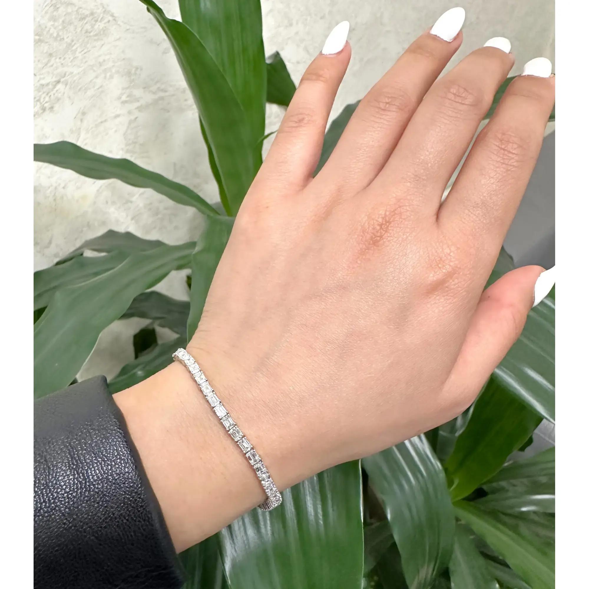 Prong Set Emerald Cut Diamond Tennis Bracelet 18K White Gold 6.94Cttw 7 Inches In New Condition For Sale In New York, NY