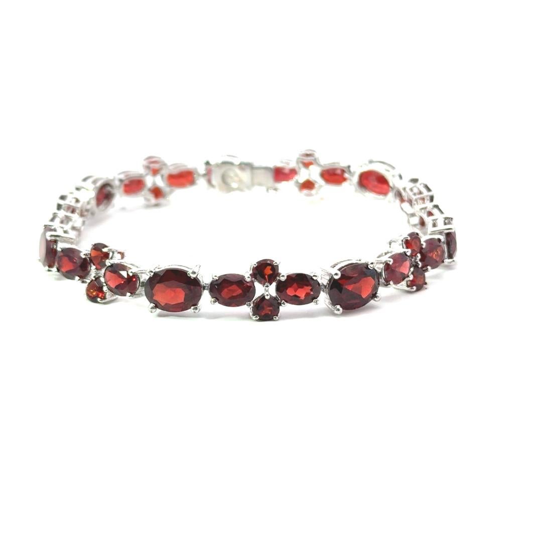 Bracciale da tennis con granato incastonato in argento 925, regalo per le donne In condizioni Nuovo in vendita a New York, NY