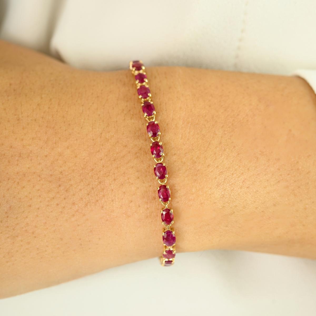 Bracelet de tennis en or jaune 14k serti d'un rubis de taille ovale Bijoux fins Pour femmes en vente