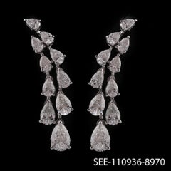 Boucles d'oreilles pendantes en or blanc 18k serties de diamants naturels taille poire de 2,50 carats