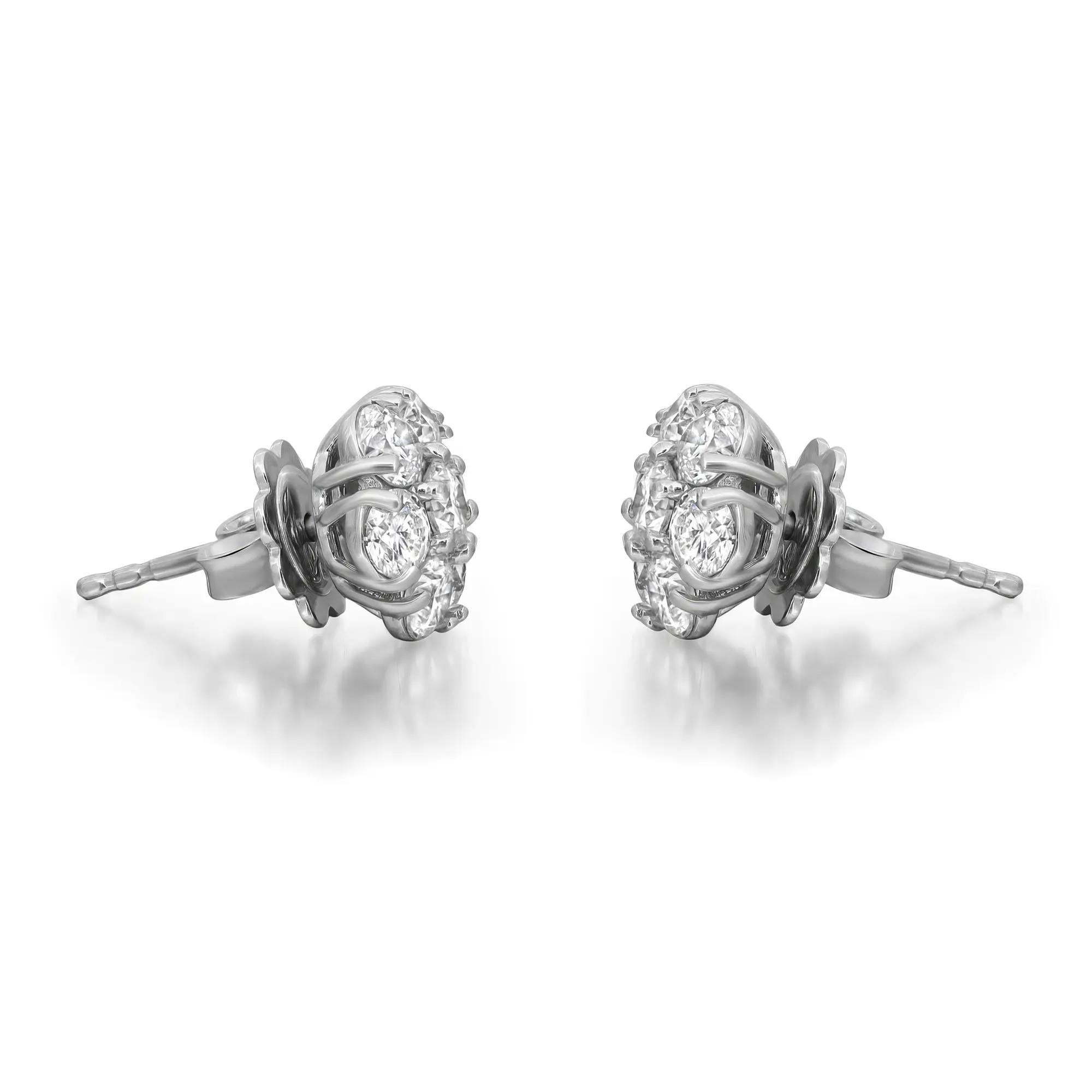 Glänzend und funkelnd. Diese wunderschön aufeinander abgestimmten floralen Diamant-Ohrstecker enthalten insgesamt 2,14 Karat runde, natürliche Diamanten im Brillantschliff, die in einer Blütenformation angeordnet sind. Jeder Diamant wiegt etwa 0,16