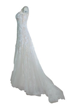 Pronovias, robe de mariée en dentelle brodée de fleurs