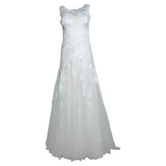 Pronovias, robe de mariée en dentelle brodée de fleurs