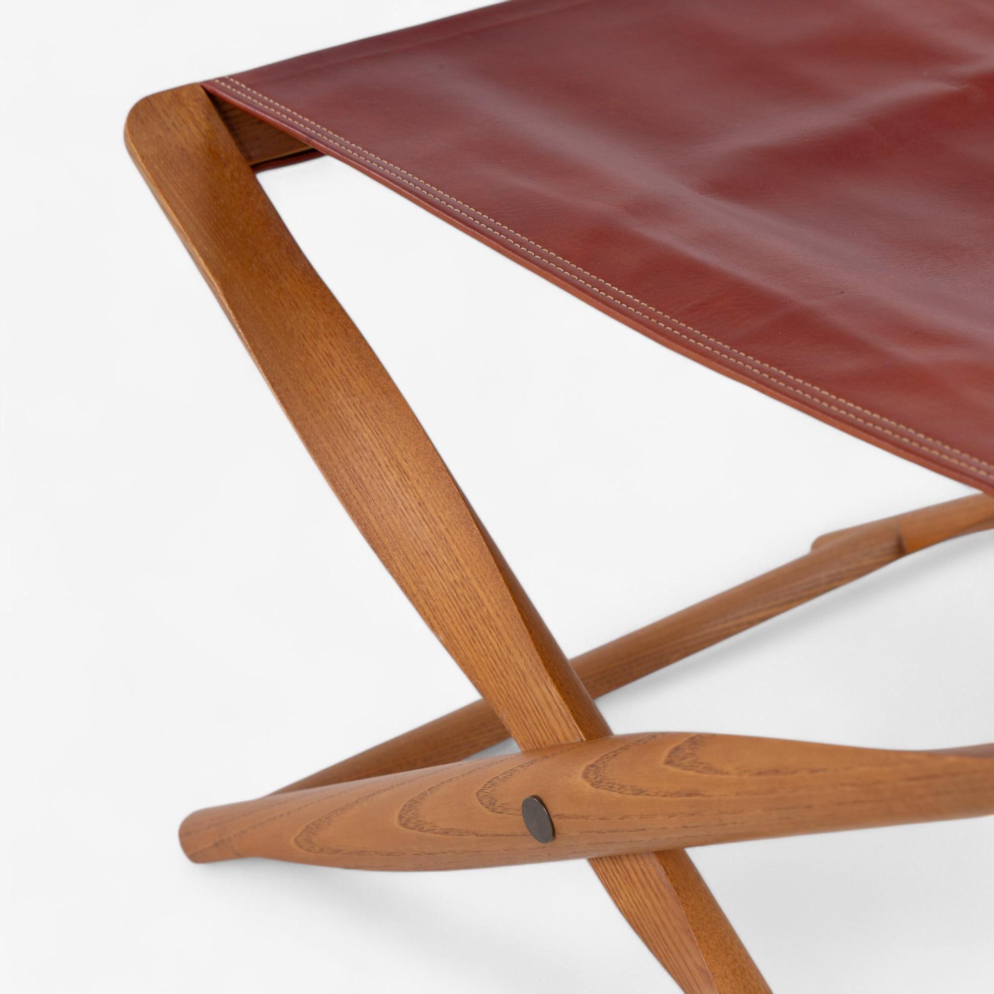 Propeller stool in patinated ash by Kaare Klint In Good Condition For Sale In Copenhagen, DK