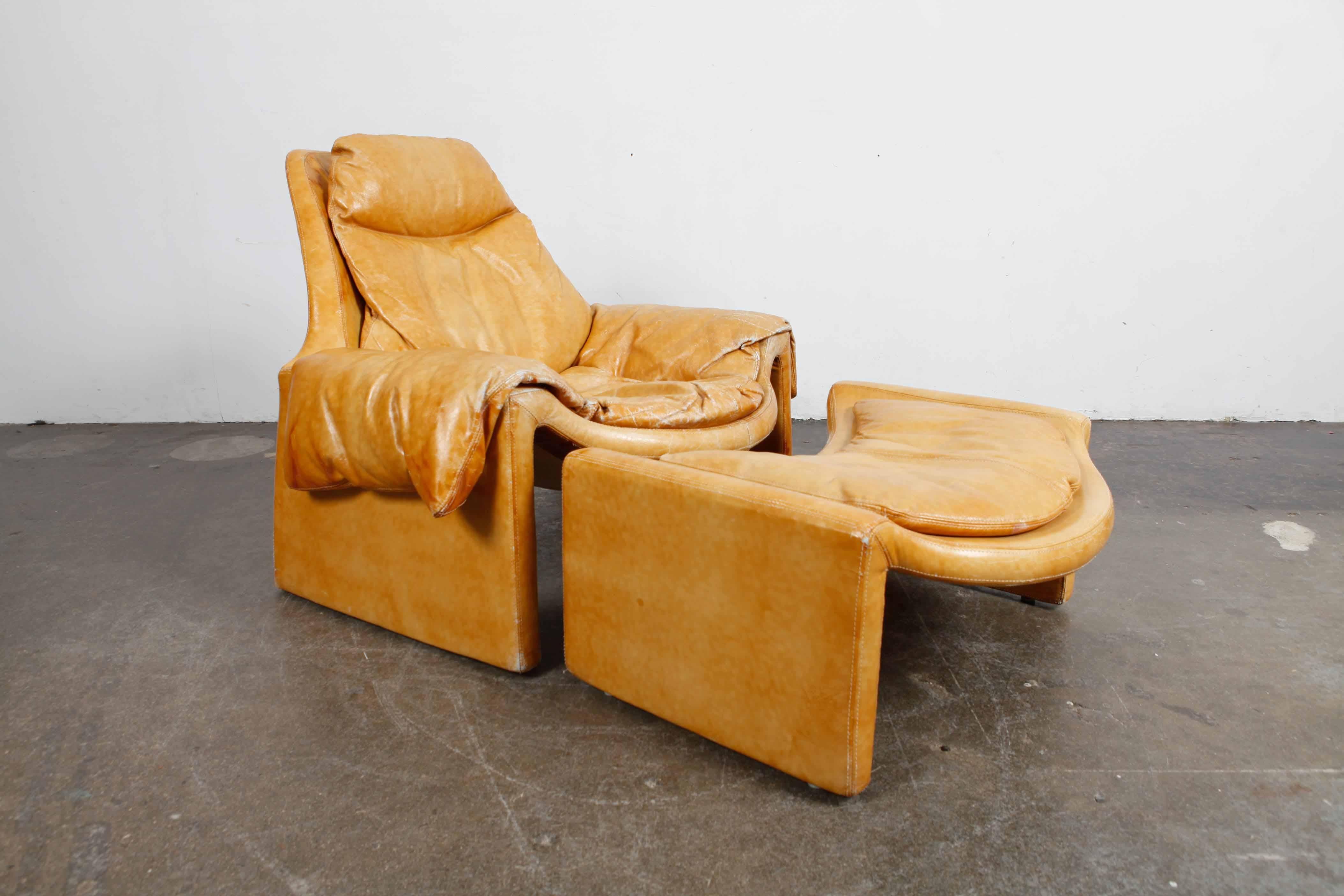 'Proposal Series' Leather Lounge Chair/Ottoman by Vittorio Intrioni for Saporiti In Good Condition In North Hollywood, CA