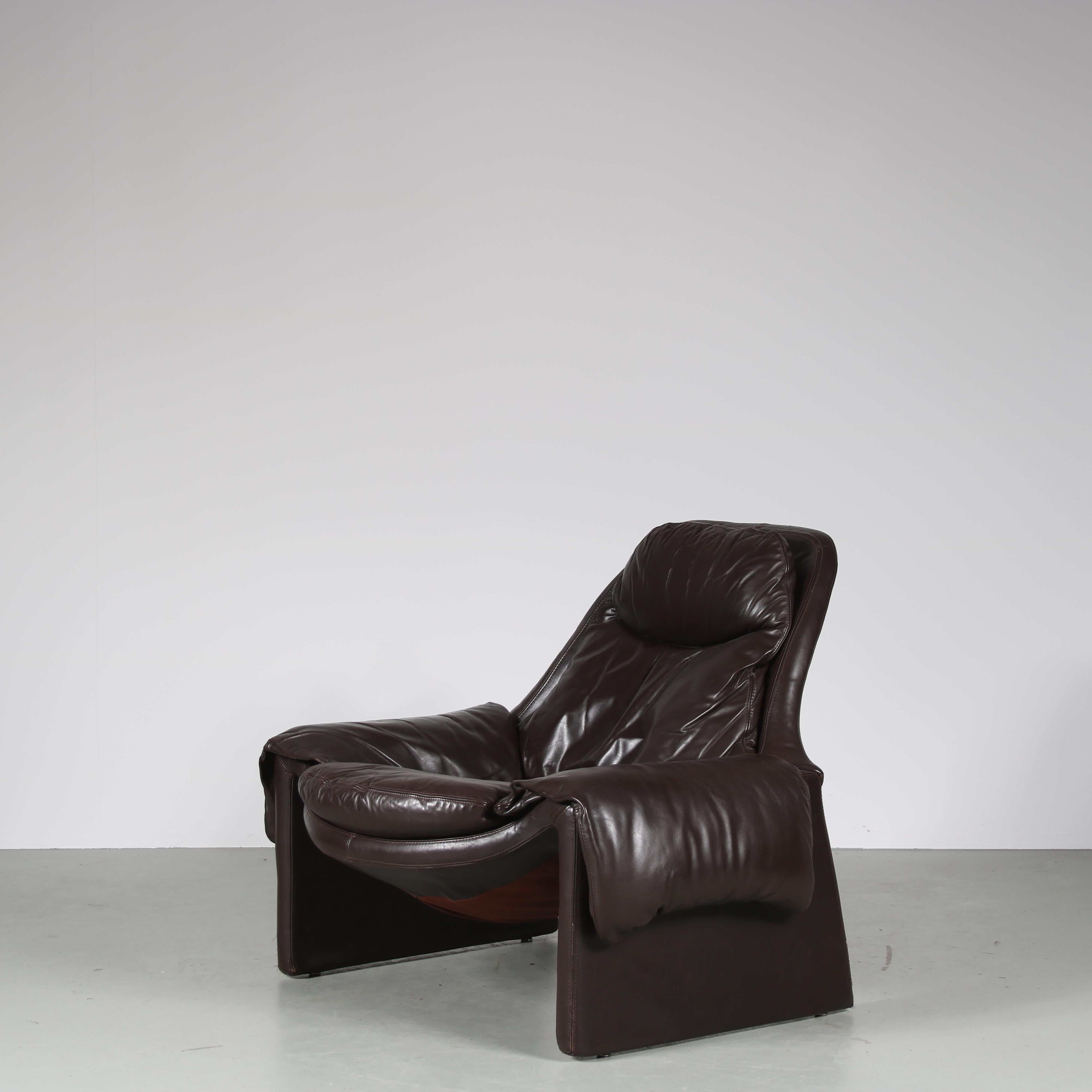 Late 20th Century “Proposals” Chair with Ottoman by Vittorio Introini for Saporiti, Italy, 1970 For Sale