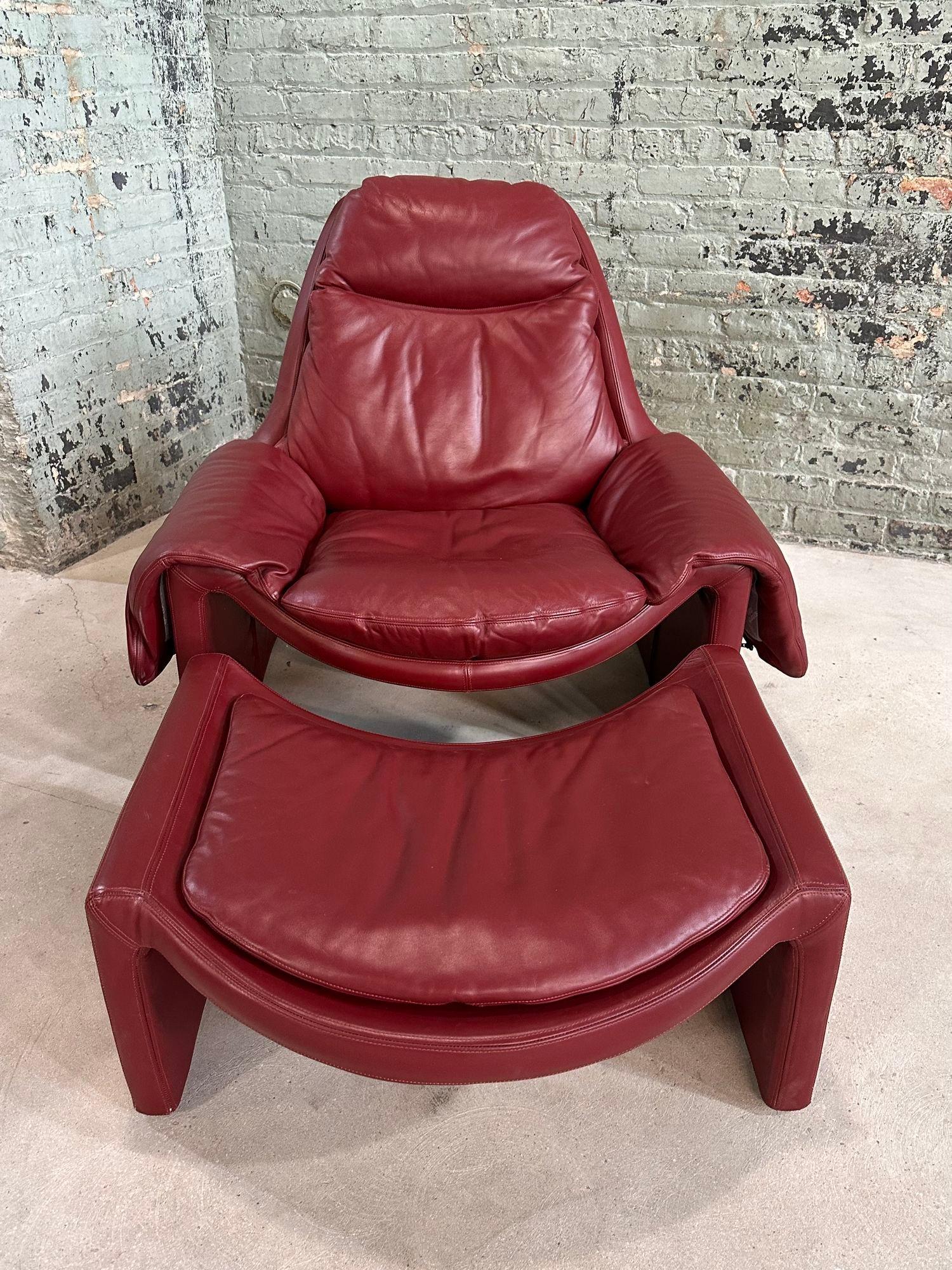Proposals Saporiti Leather Lounge Chair and Ottoman by Vittorio Introini, Italy 1980's. Original leather. Ottoman measures 28 3/4