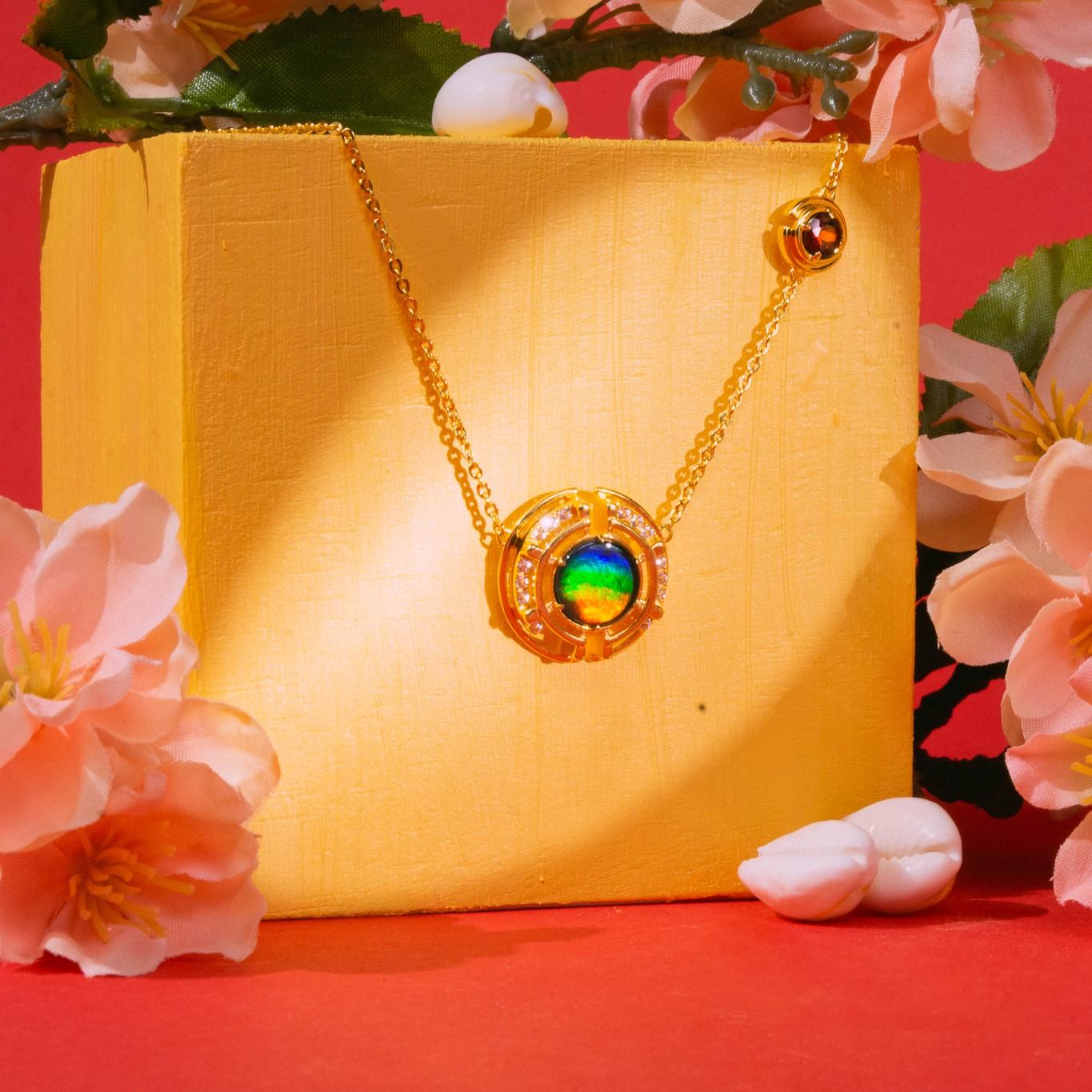 Prosperity Ammolite Necklace in 18k Gold Vermeil, Unfaceted In New Condition For Sale In Calgary, CA