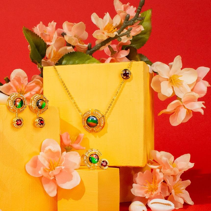 Women's or Men's Prosperity Ammolite Necklace in 18k Gold Vermeil, Unfaceted For Sale