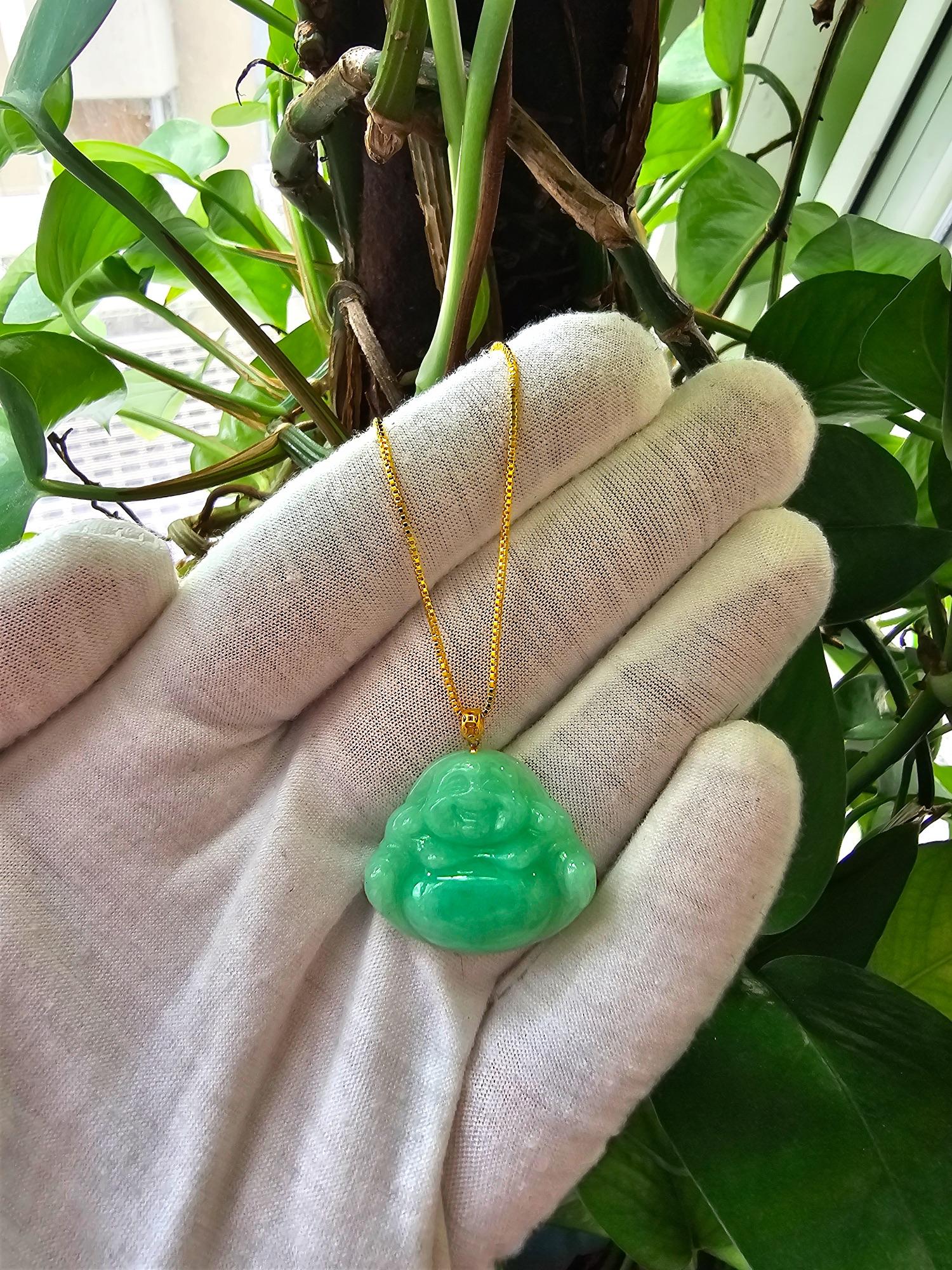 Prosperous Laughing Buddha Burmese A-Jadeite Pendant (with 18K Yellow Gold) For Sale 4