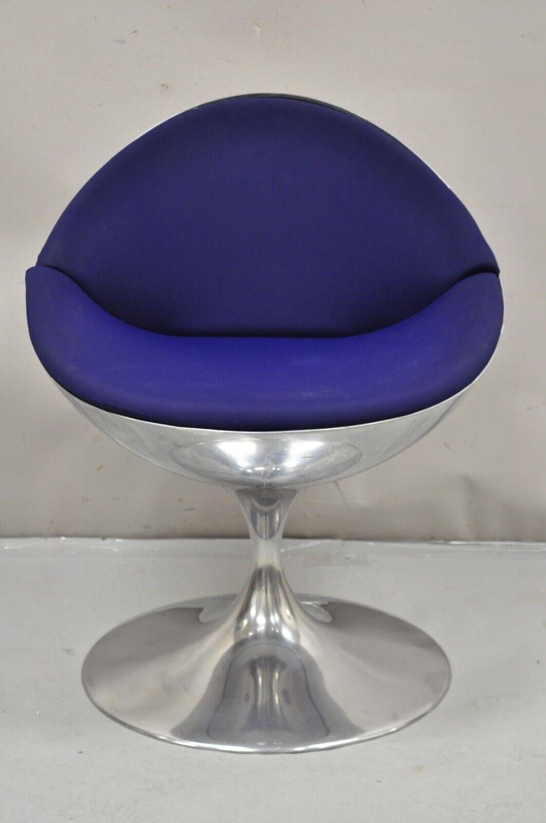 Prospettive Luna Swivel Saarinen Style Aluminum Blue Mid Century Style Dining Club Chair Designed by Paolo Chiantini. Item features a heavy metal frame, swivel seat, tulip pedestal base, original stamp, blue stretch foam fabric. Original retail