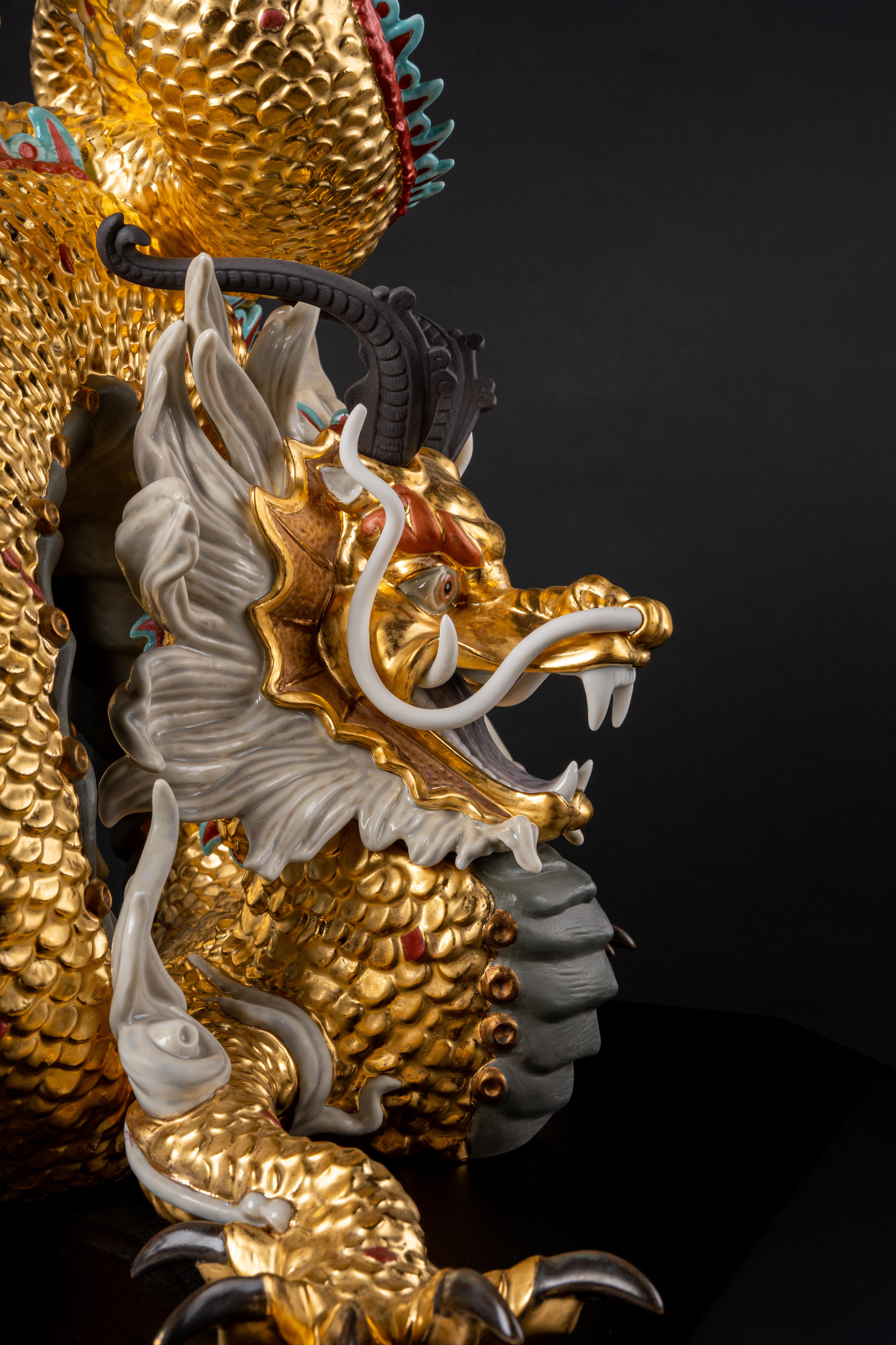 Lladró Protective Dragon Sculpture, Gold, Special Edition, Limited Edition In New Condition For Sale In New York City, NY