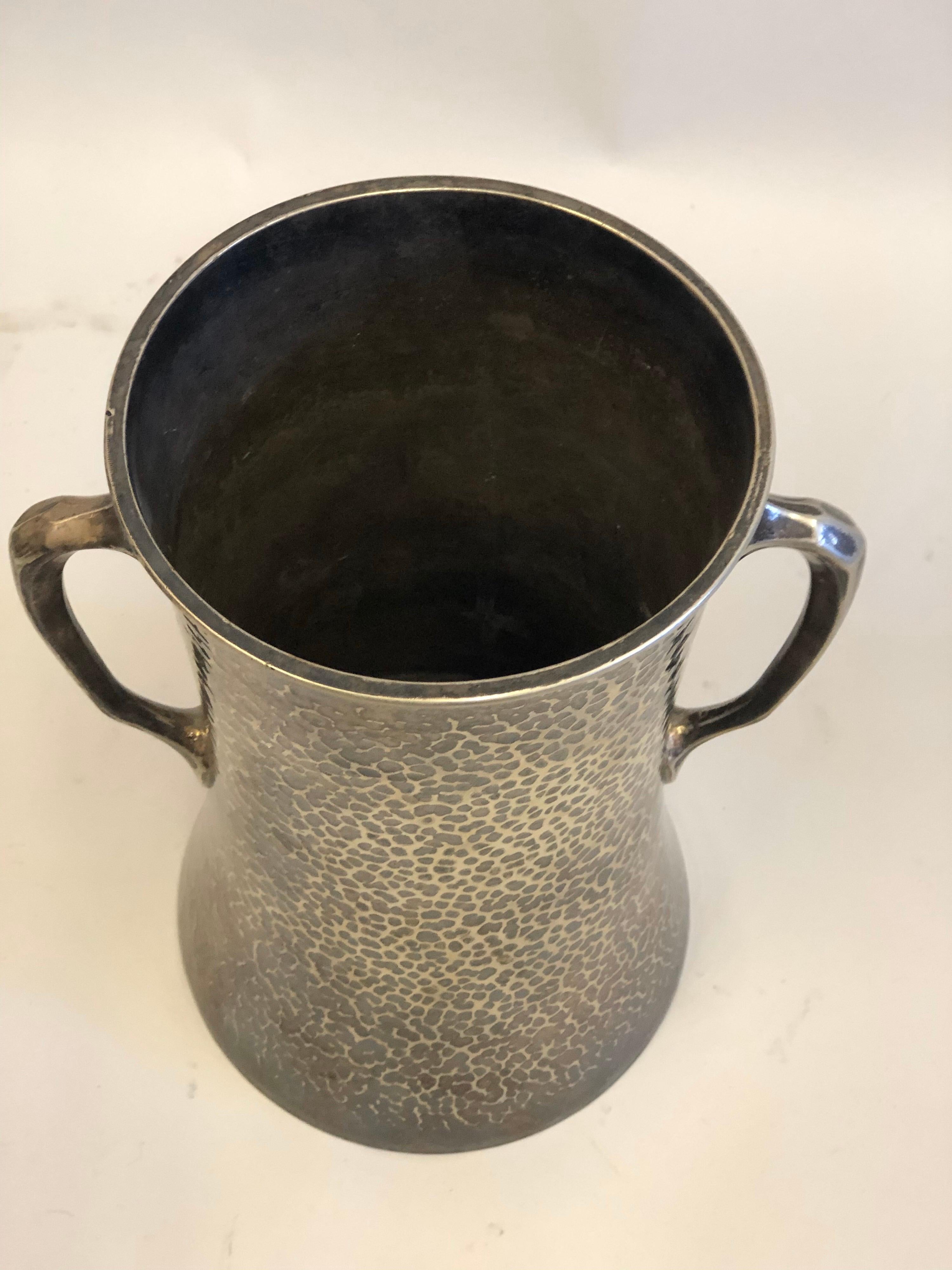 Proto Bauhaus Vase oder Weinkühler aus gehämmertem Silber und Kupfer von Hutscheneruther (Moderne) im Angebot