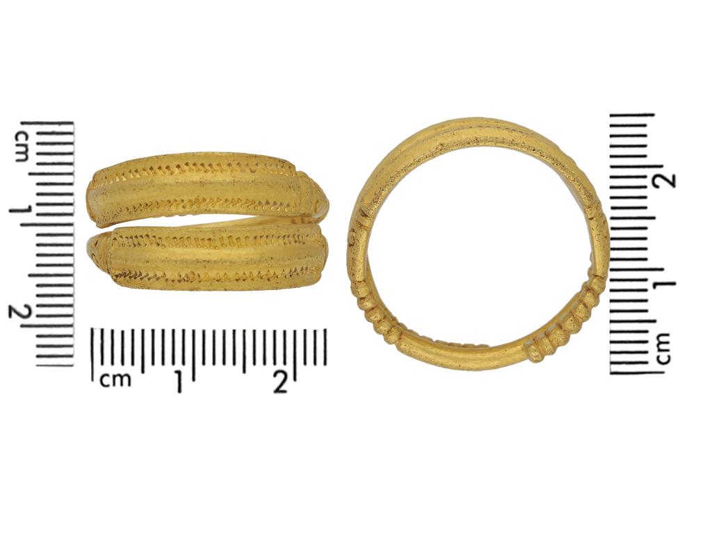 Proto-Viking Gold Zoomorphic Ring, circa 3rd Century AD For Sale 2