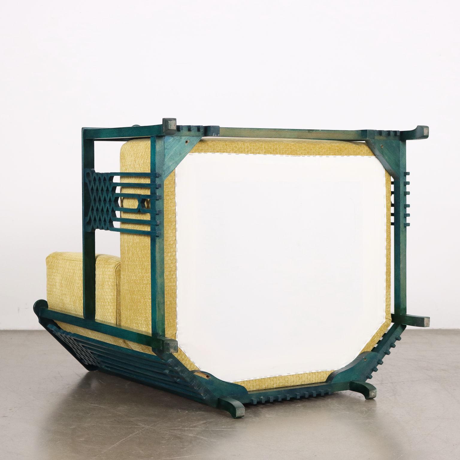 Prototyp eines 1980er Sessels aus lackiertem Holz und Samt im Angebot 3