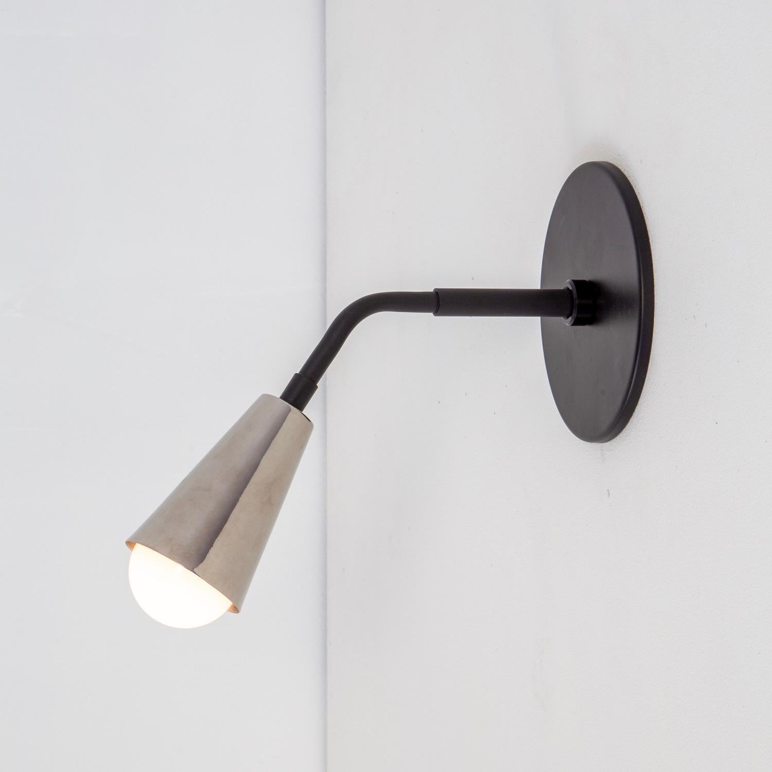 Prototipo Aplique Negro y Níquel by Research.Lighting, En Stock Hecho a máquina en venta