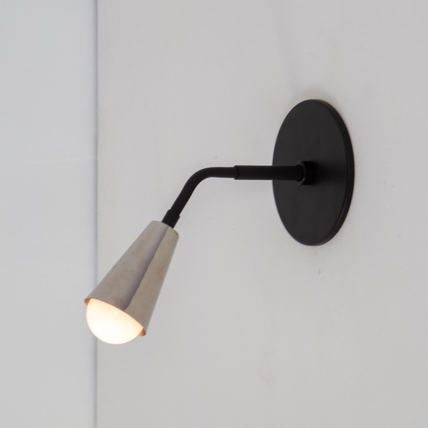 Prototipo Aplique Negro y Níquel by Research.Lighting, En Stock en Nuevo estado para la venta en Brooklyn, NY