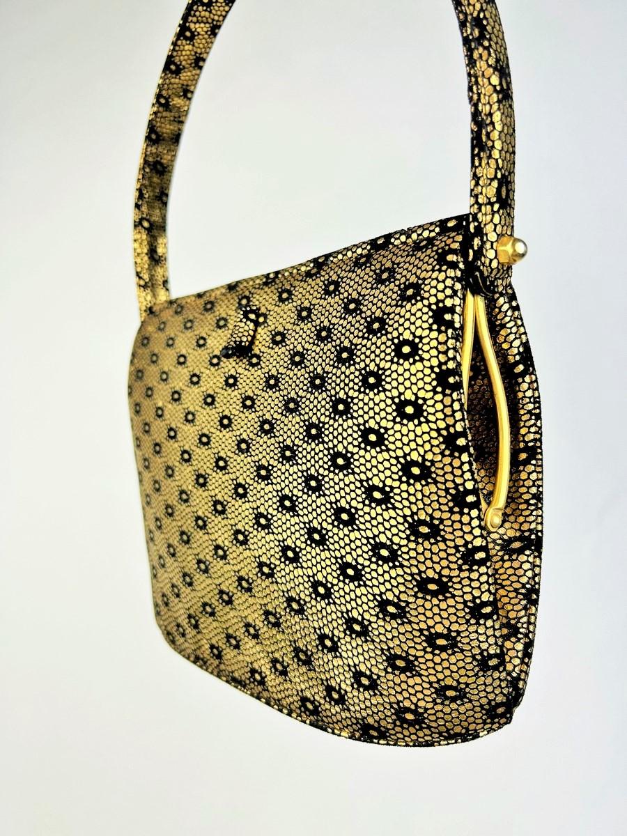 Prototyp von Christian Dior, eine Handtasche aus goldgestempeltem Wildleder – Paris um 1950 (Beige) im Angebot