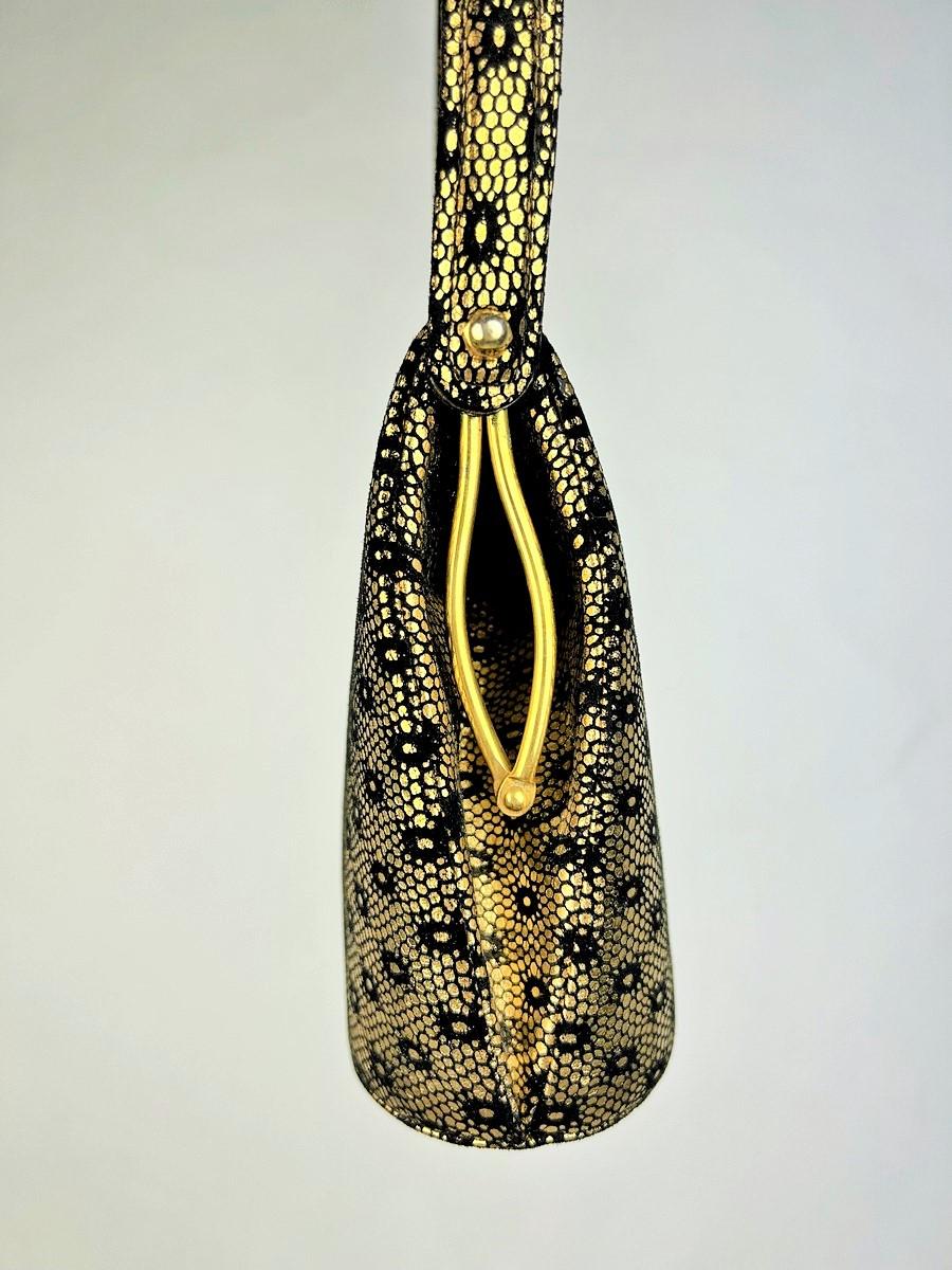 Prototyp von Christian Dior, eine Handtasche aus goldgestempeltem Wildleder – Paris um 1950 im Zustand „Gut“ im Angebot in Toulon, FR