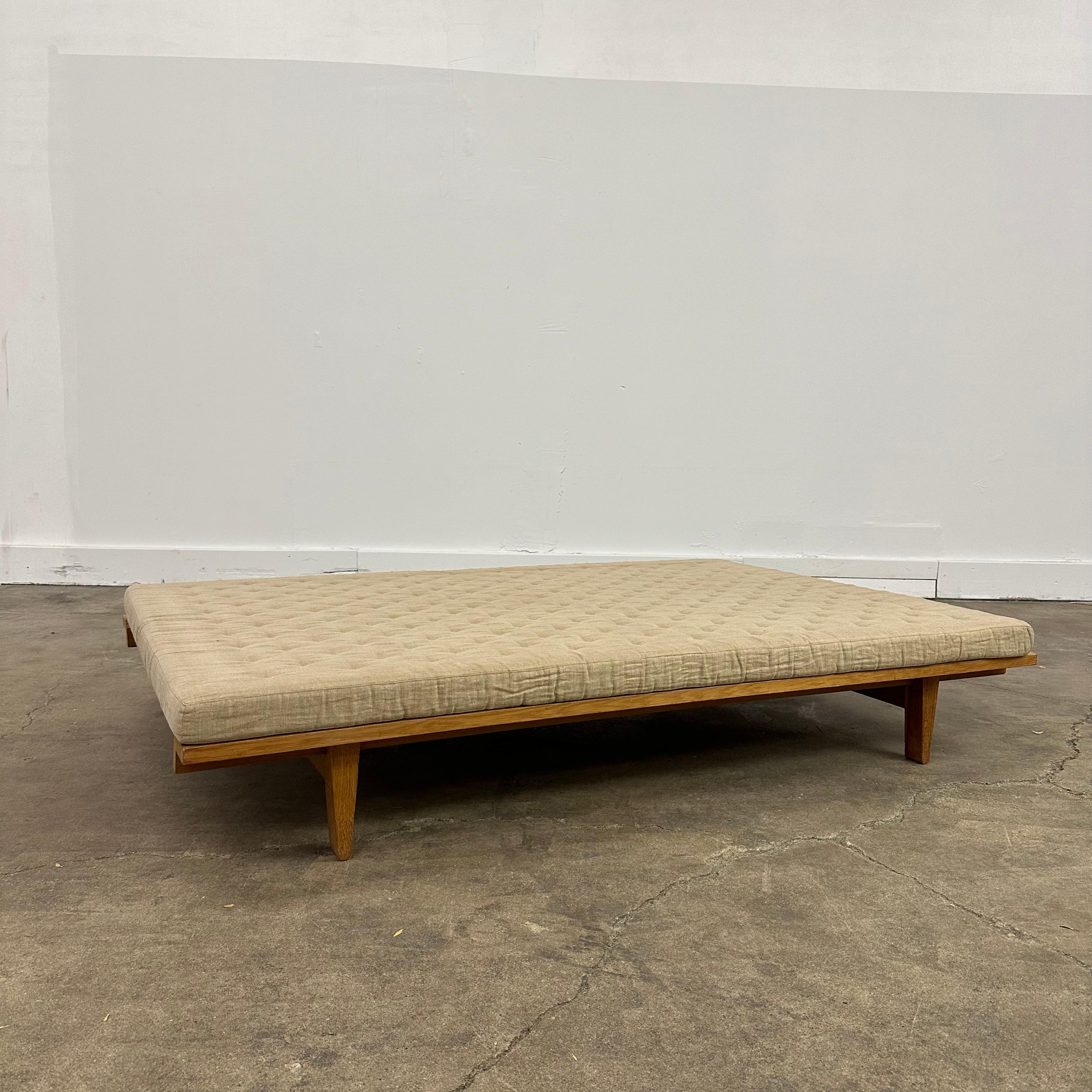 Prototype Daybed by Preben Juhl Fabricius and Jorgen Kastholm for Poul Bachmann. Rectangular horizontal cross supports above wedge feet, with original natural cotton-covered textile mattress.
