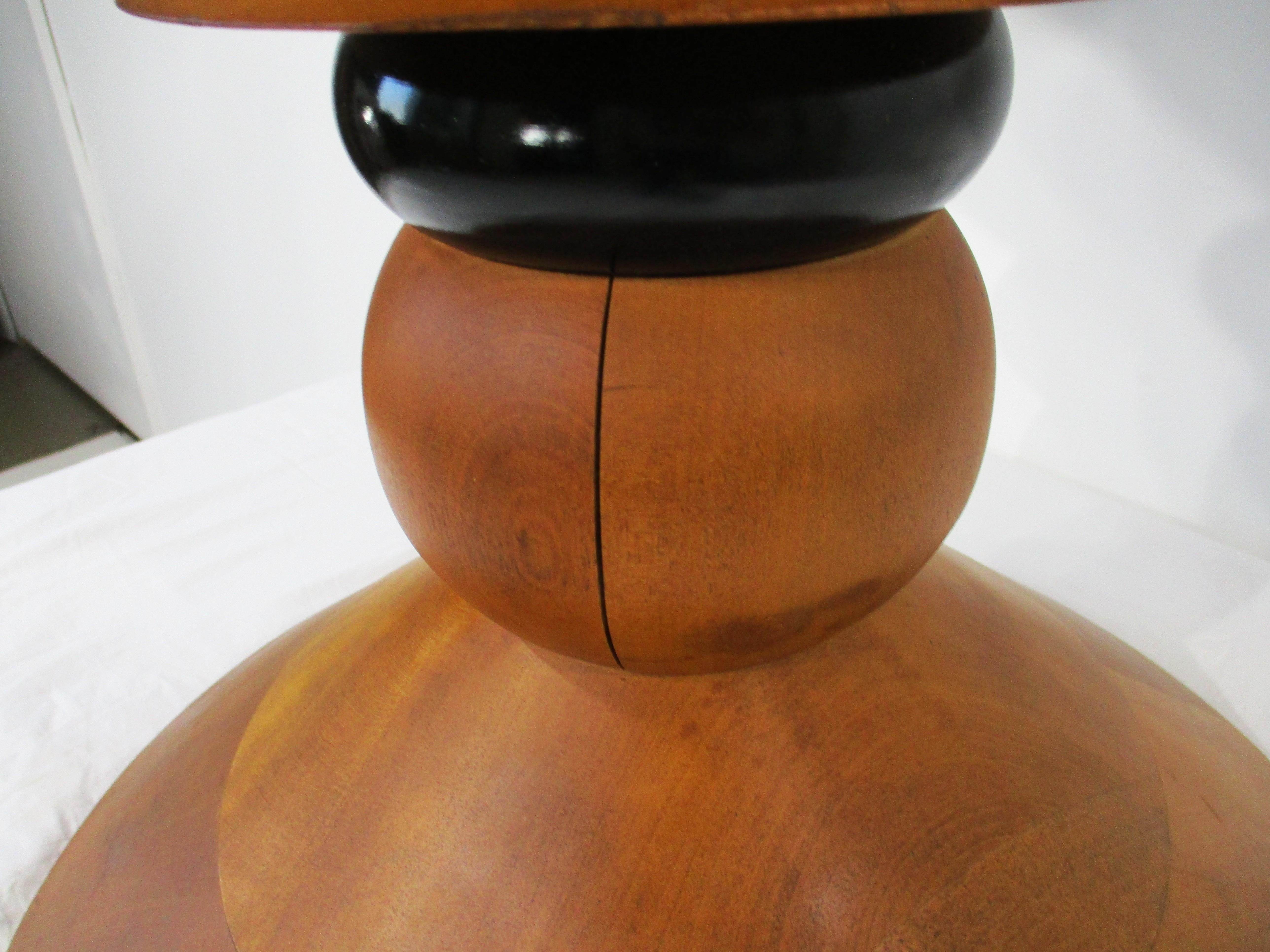 Prototipo de mesa auxiliar / auxiliar Herman Miller de nogal torneado en venta 4