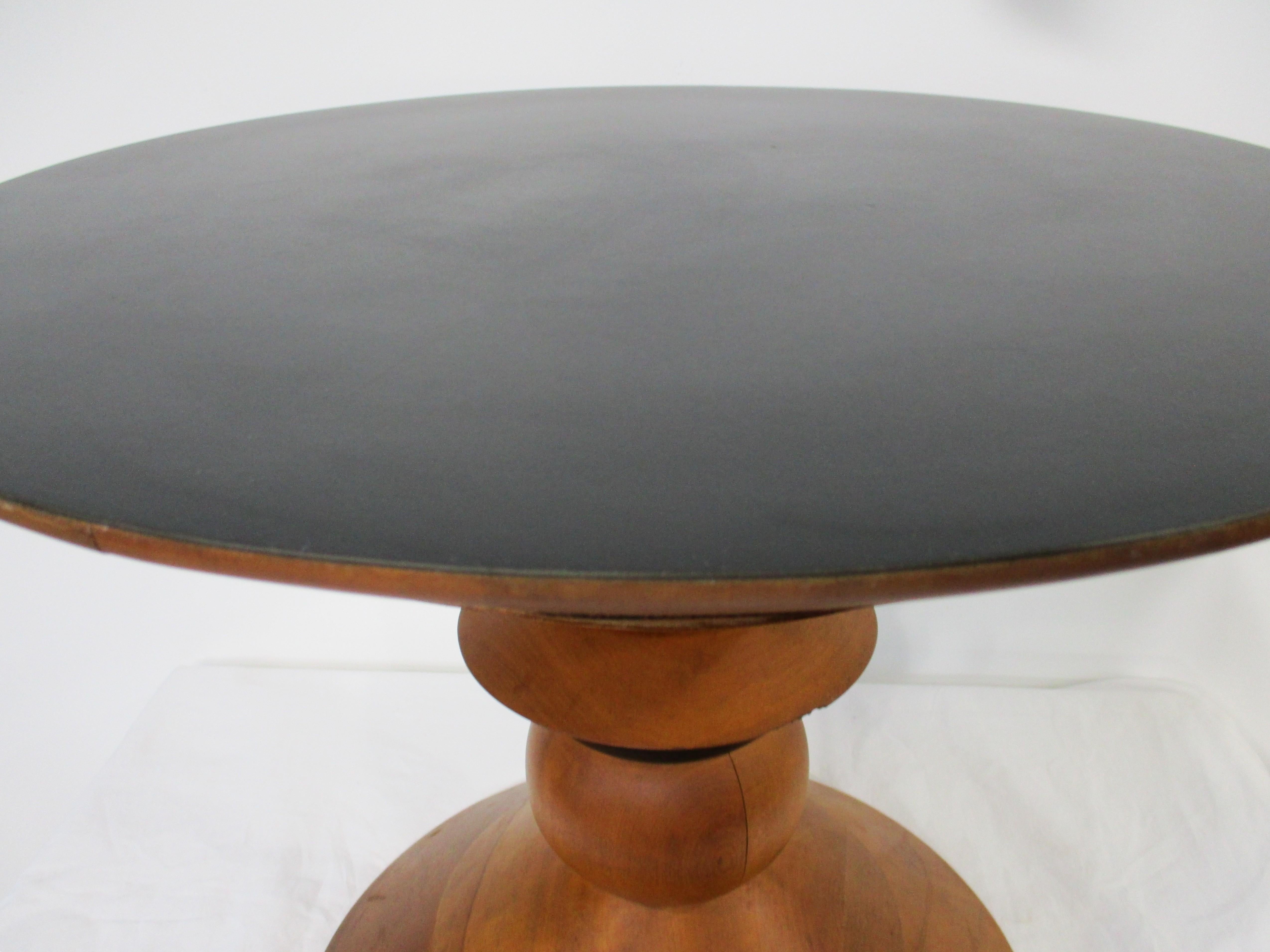 Prototipo de mesa auxiliar / auxiliar Herman Miller de nogal torneado en venta 7