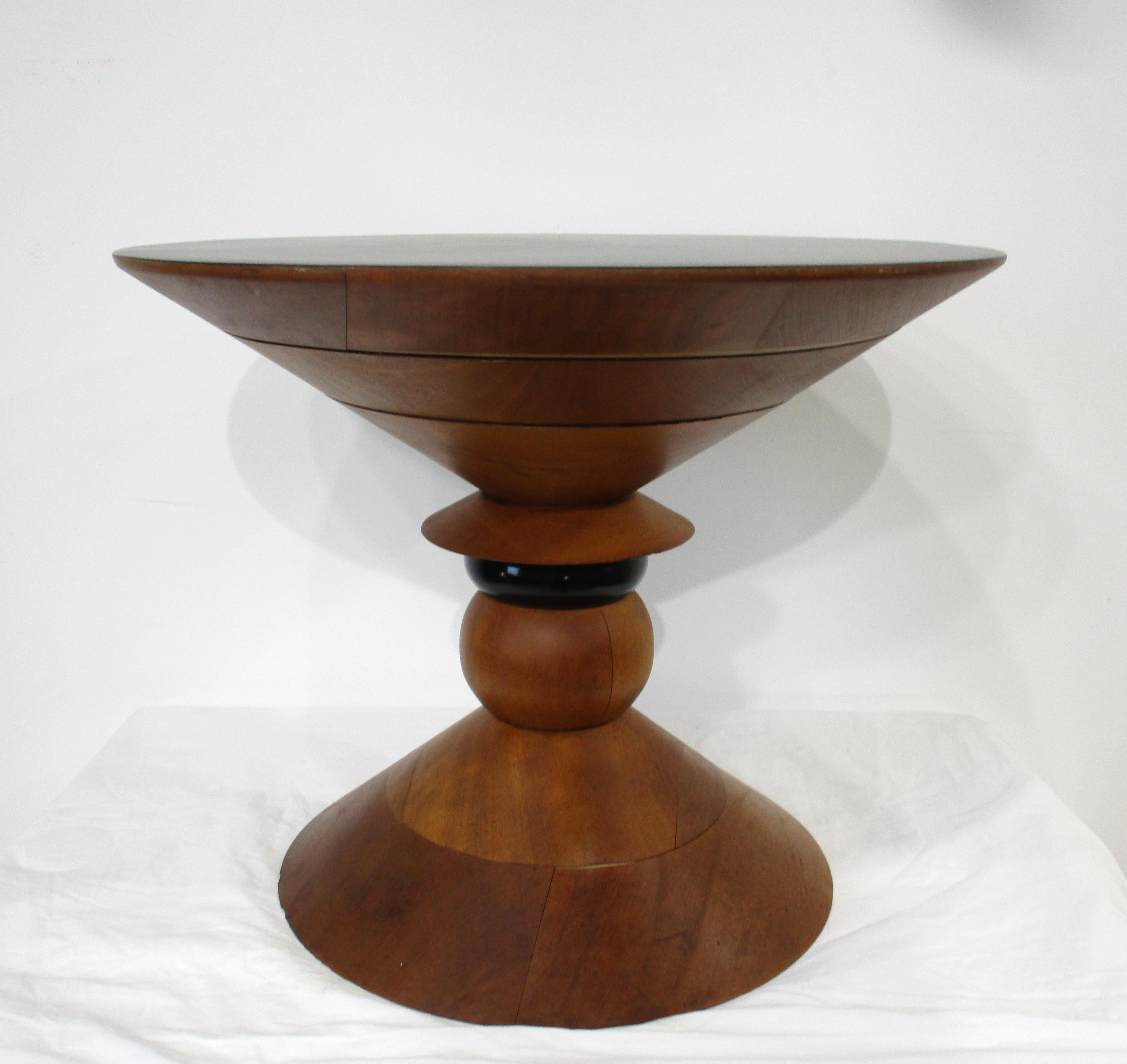Prototipo de mesa auxiliar / auxiliar Herman Miller de nogal torneado en venta 8